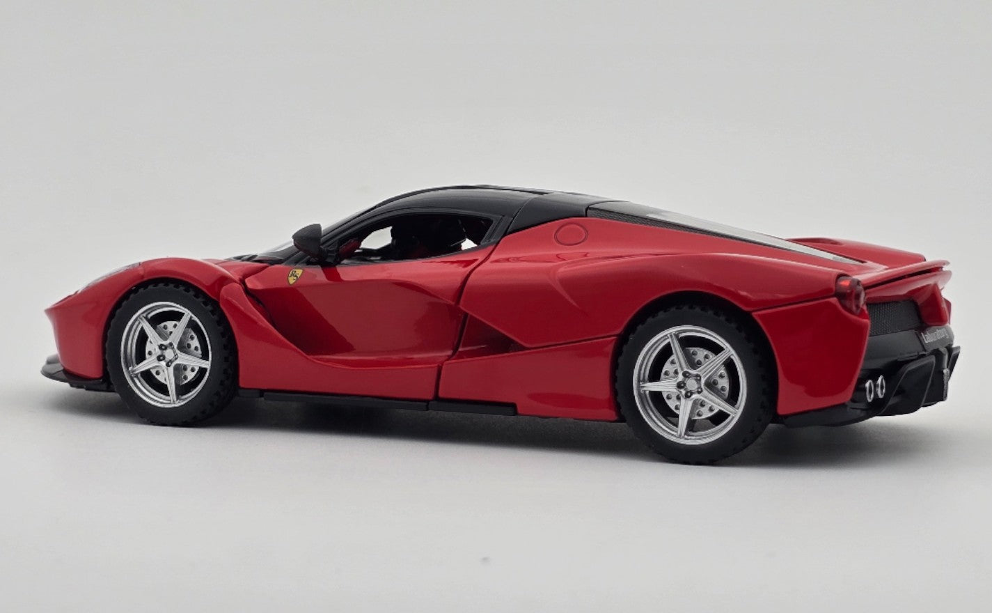Ferrari LaFerrari 1:24  diecast scale model car collectible | Assorted Colors