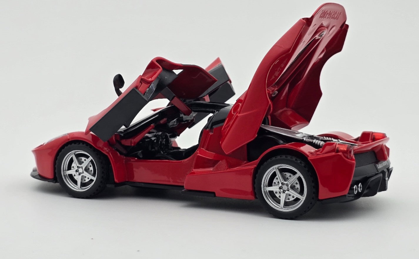 Ferrari LaFerrari 1:24  diecast scale model car collectible | Assorted Colors