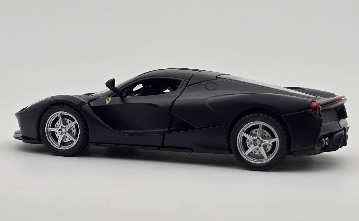 Ferrari LaFerrari 1:24  diecast scale model car collectible | Assorted Colors