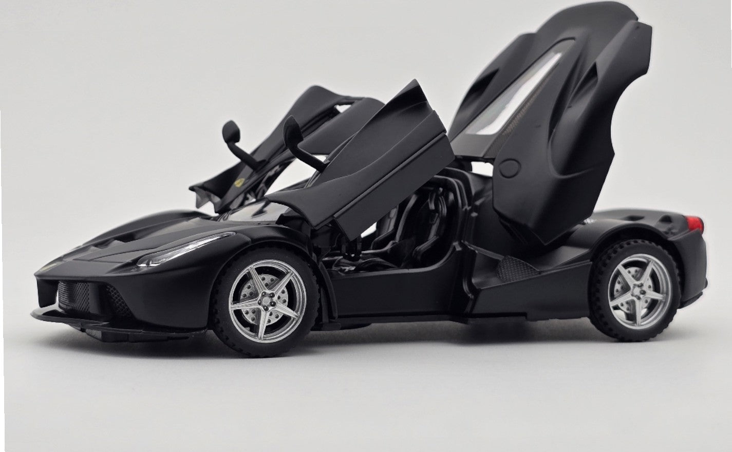 Ferrari LaFerrari 1:24  diecast scale model car collectible | Assorted Colors