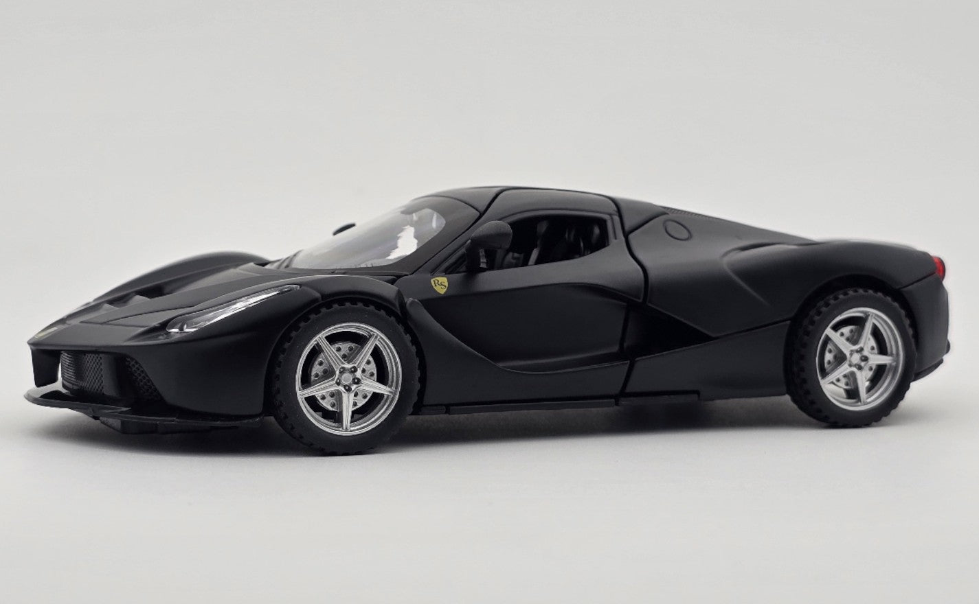 Ferrari LaFerrari 1:24  diecast scale model car collectible | Assorted Colors
