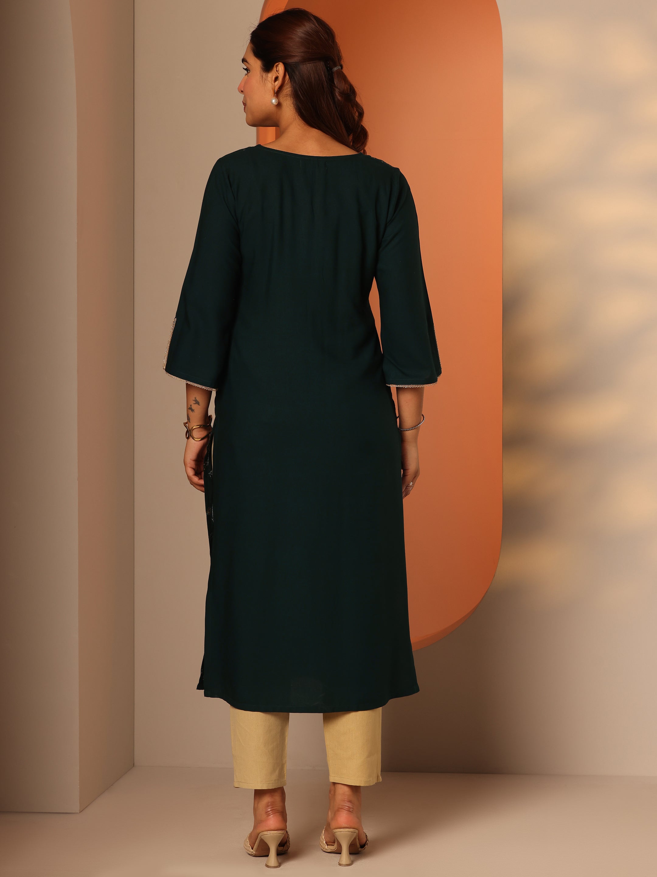 Green Embroidered Rayon Straight Kurta