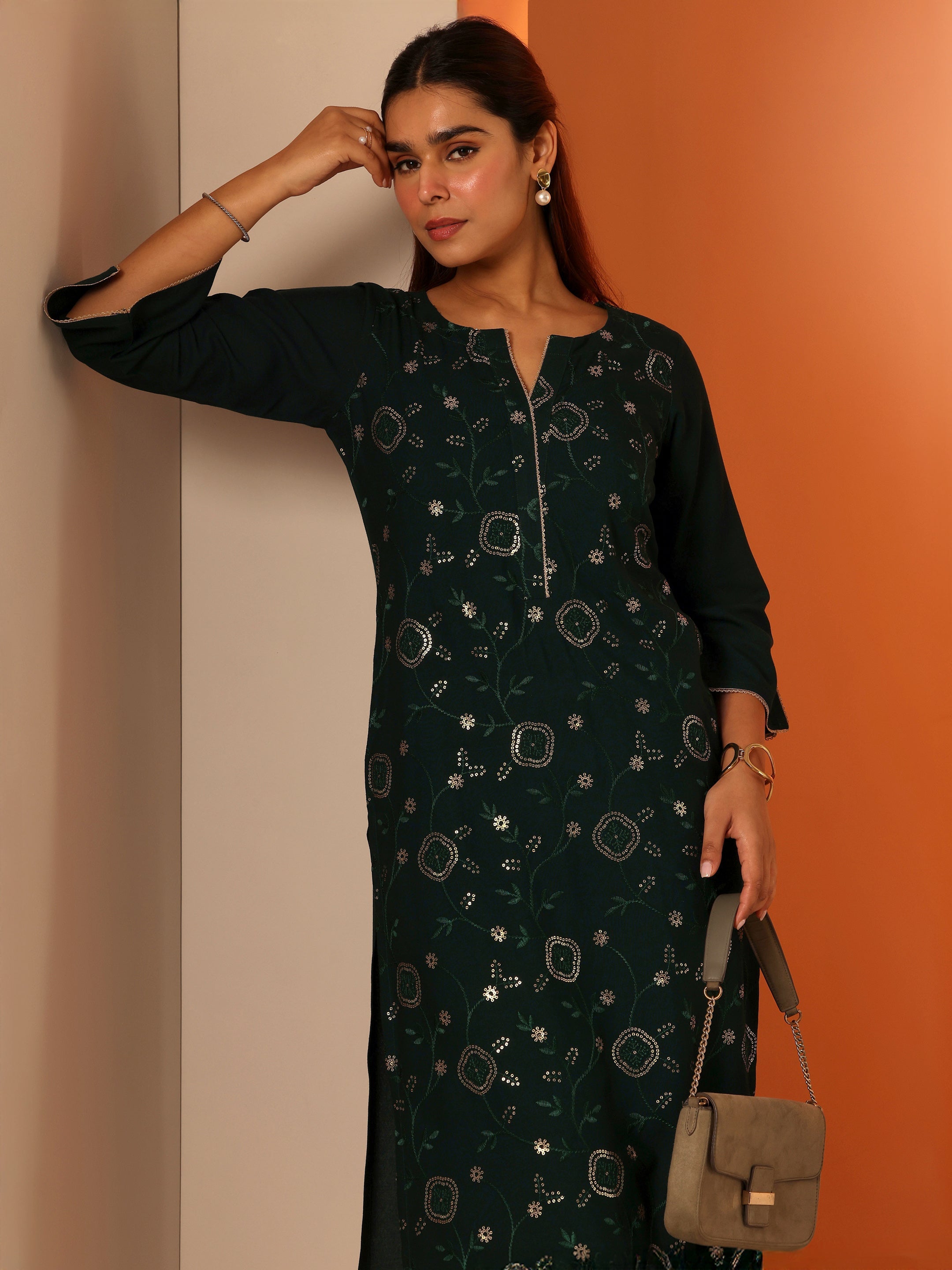 Green Embroidered Rayon Straight Kurta