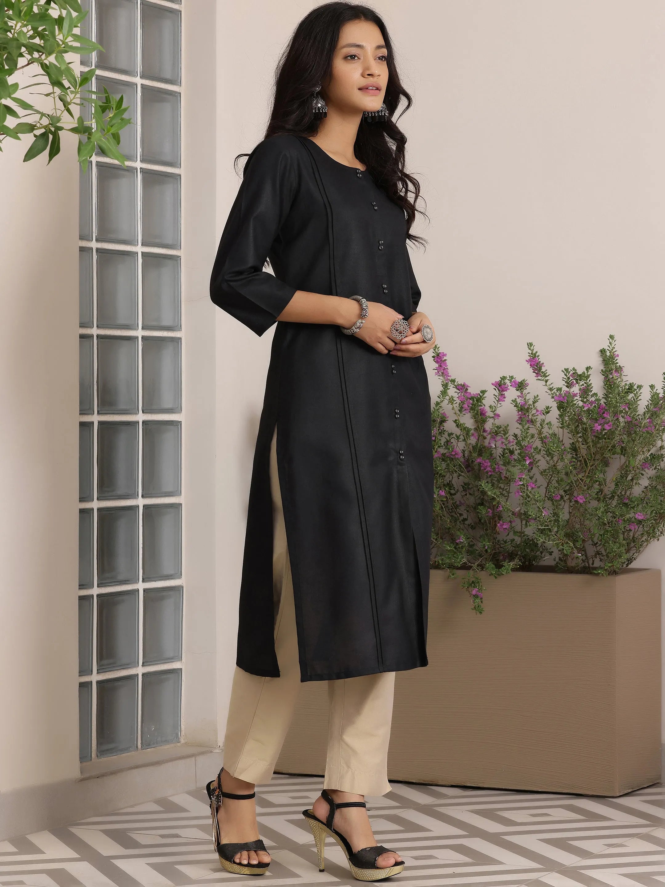 Black Solid Cotton Blend Straight Kurta