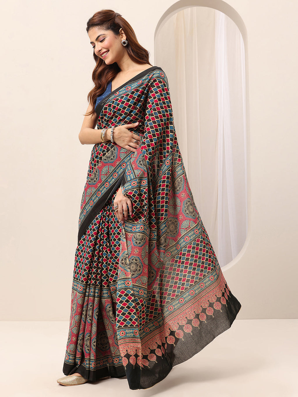 Maroon Printed Cotton Saree With Unstitched Blouse Piece
