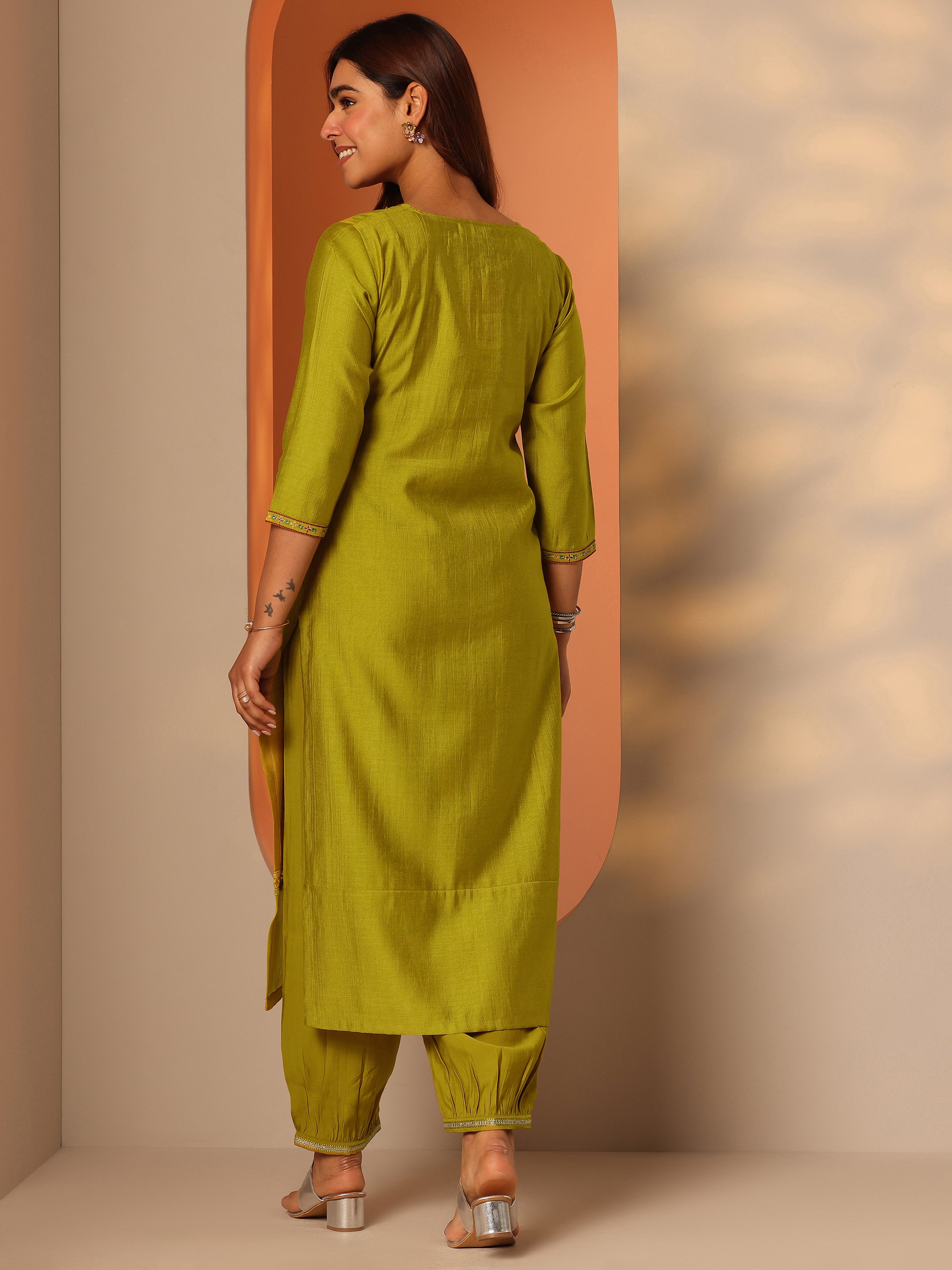 Green Embroidered Silk Blend Straight Kurta Set