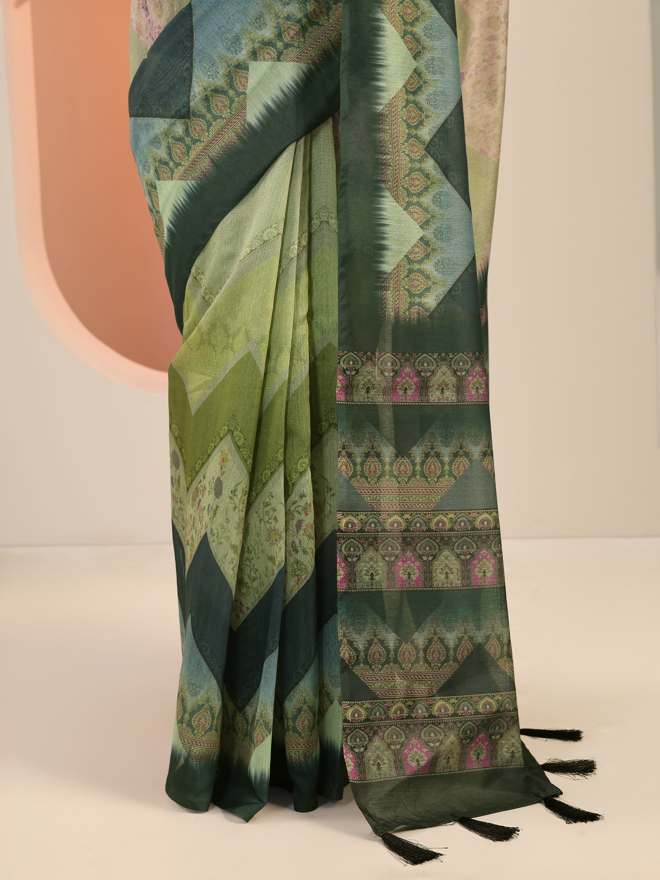 Green Printed Silk Saree With Unstitched Blouse Piece