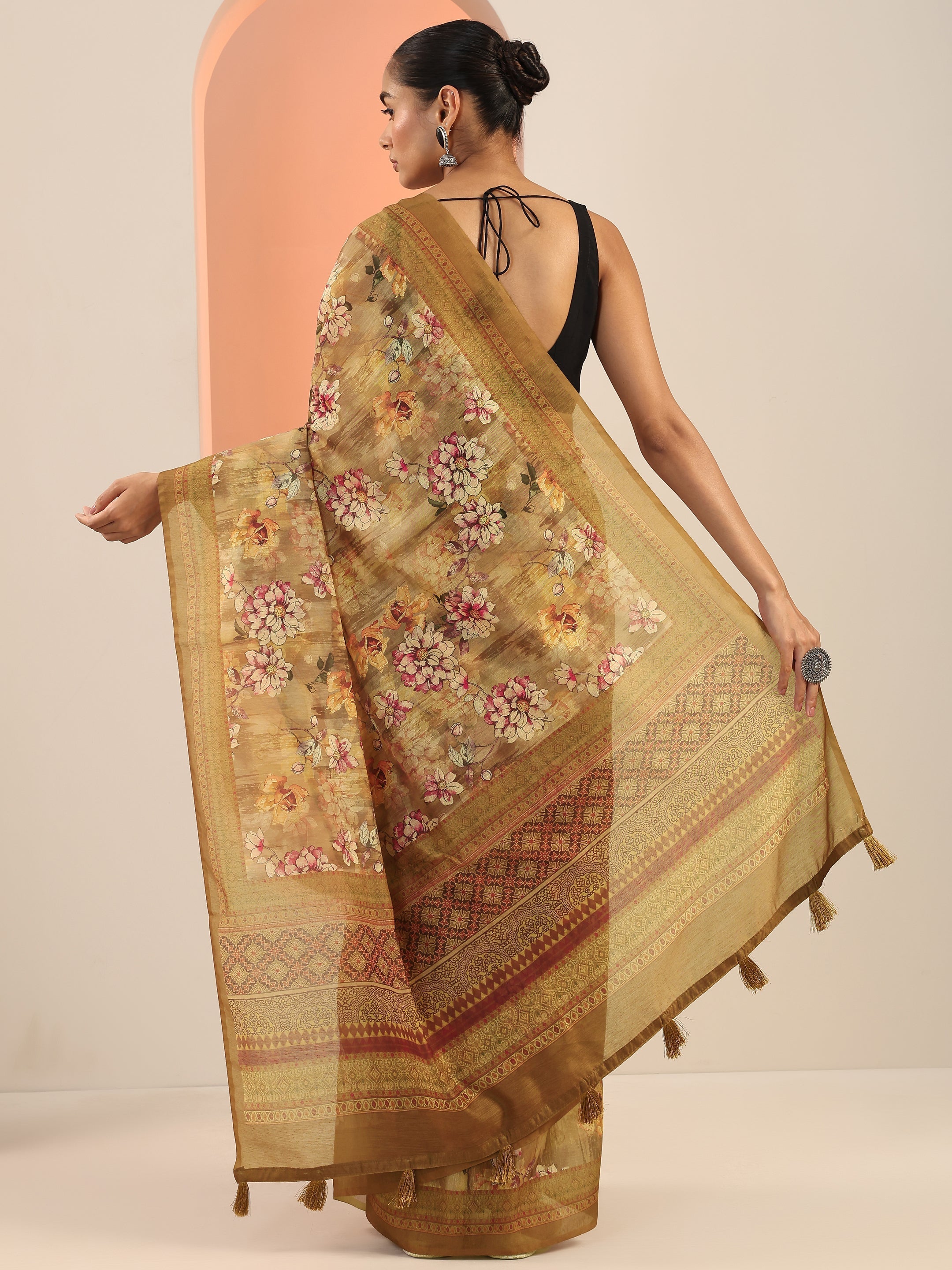 Mustard Printed Silk Saree With Unstitched Blouse Piece