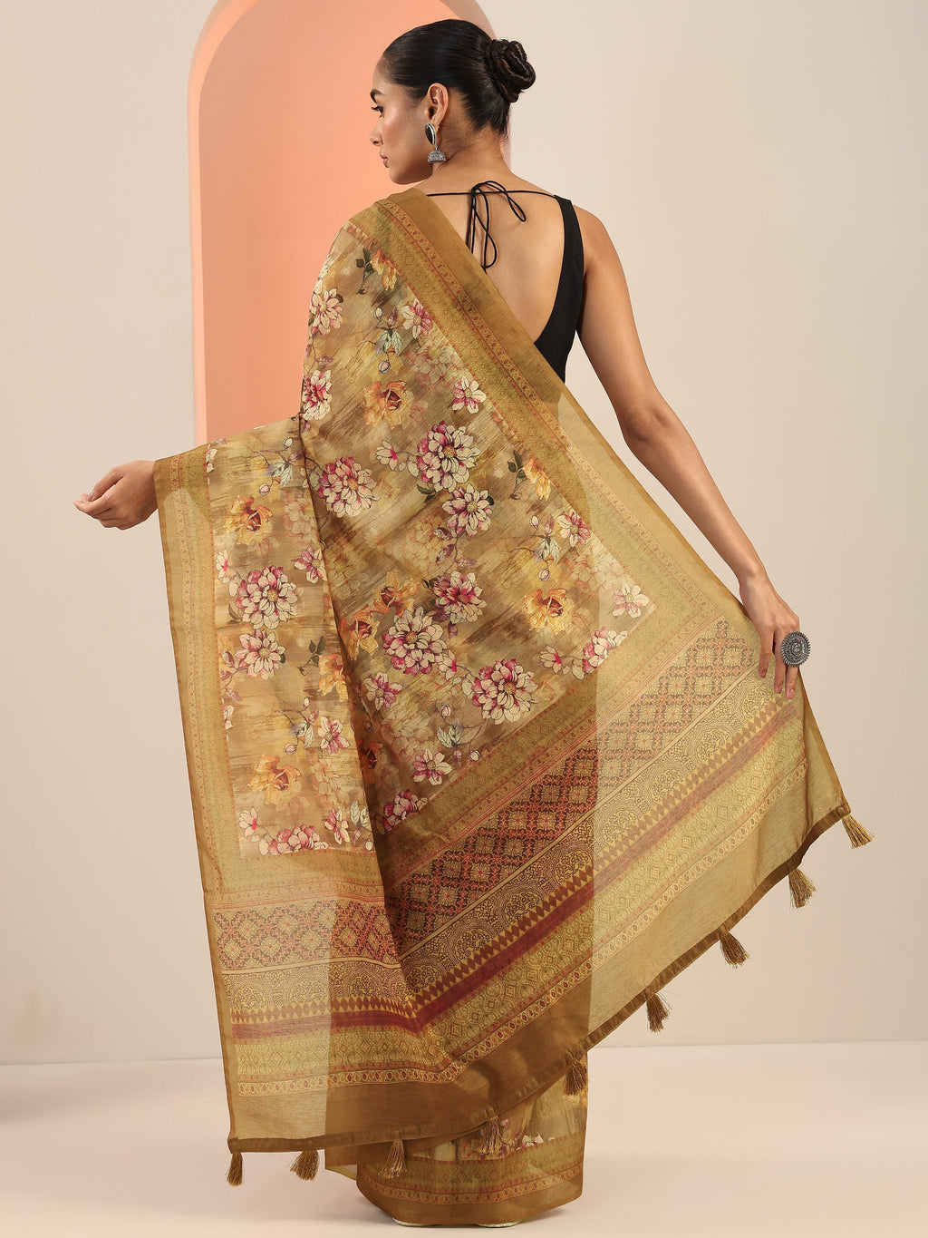 Mustard Printed Silk Saree With Unstitched Blouse Piece