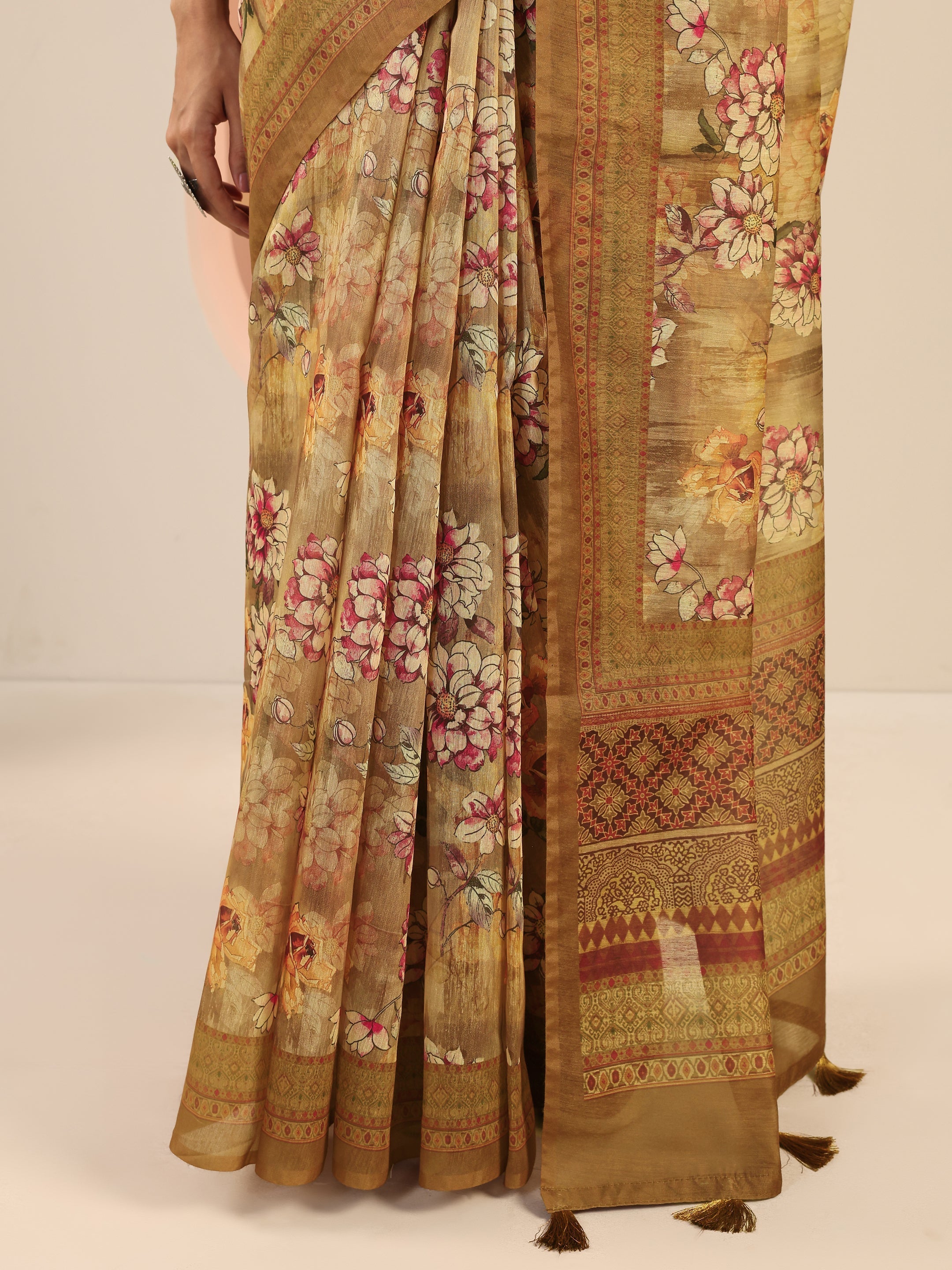 Mustard Printed Silk Saree With Unstitched Blouse Piece