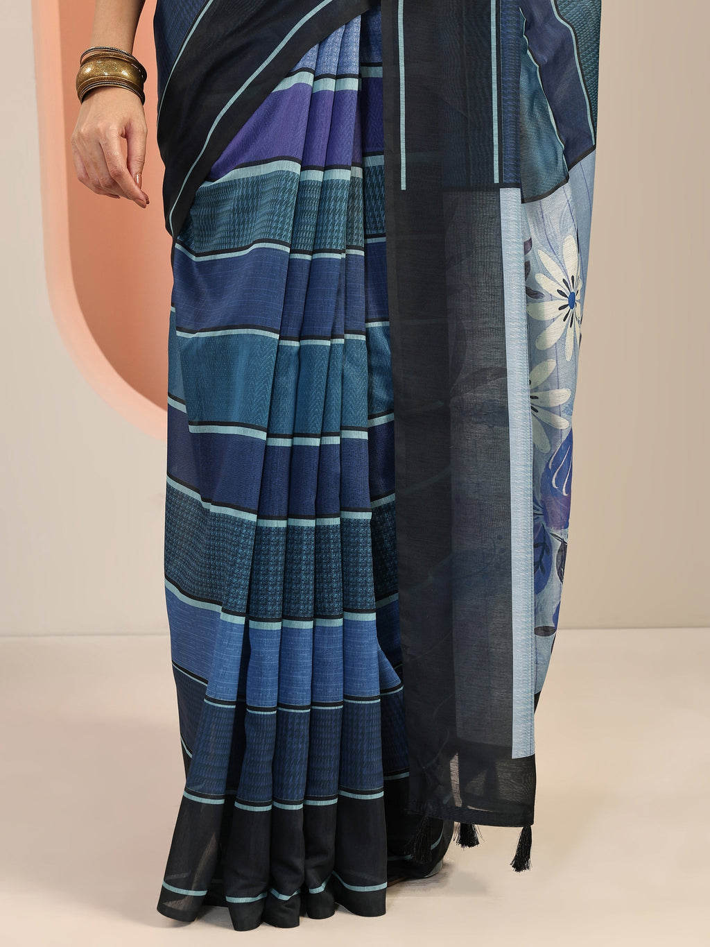 Blue Printed Silk Blend Saree With Unstitched Blouse Piece