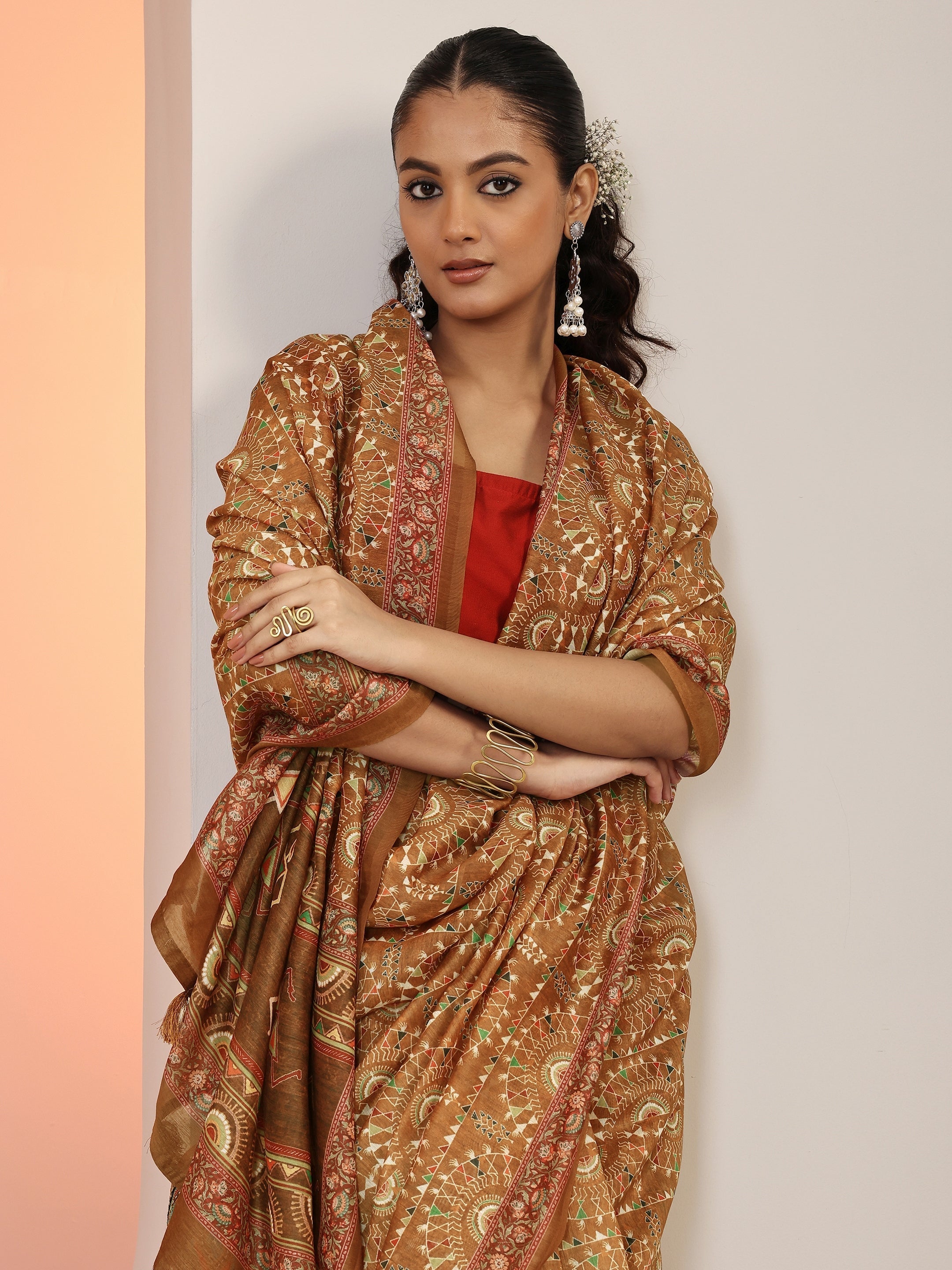 Brown Printed Silk Blend Saree With Unstitched Blouse Piece