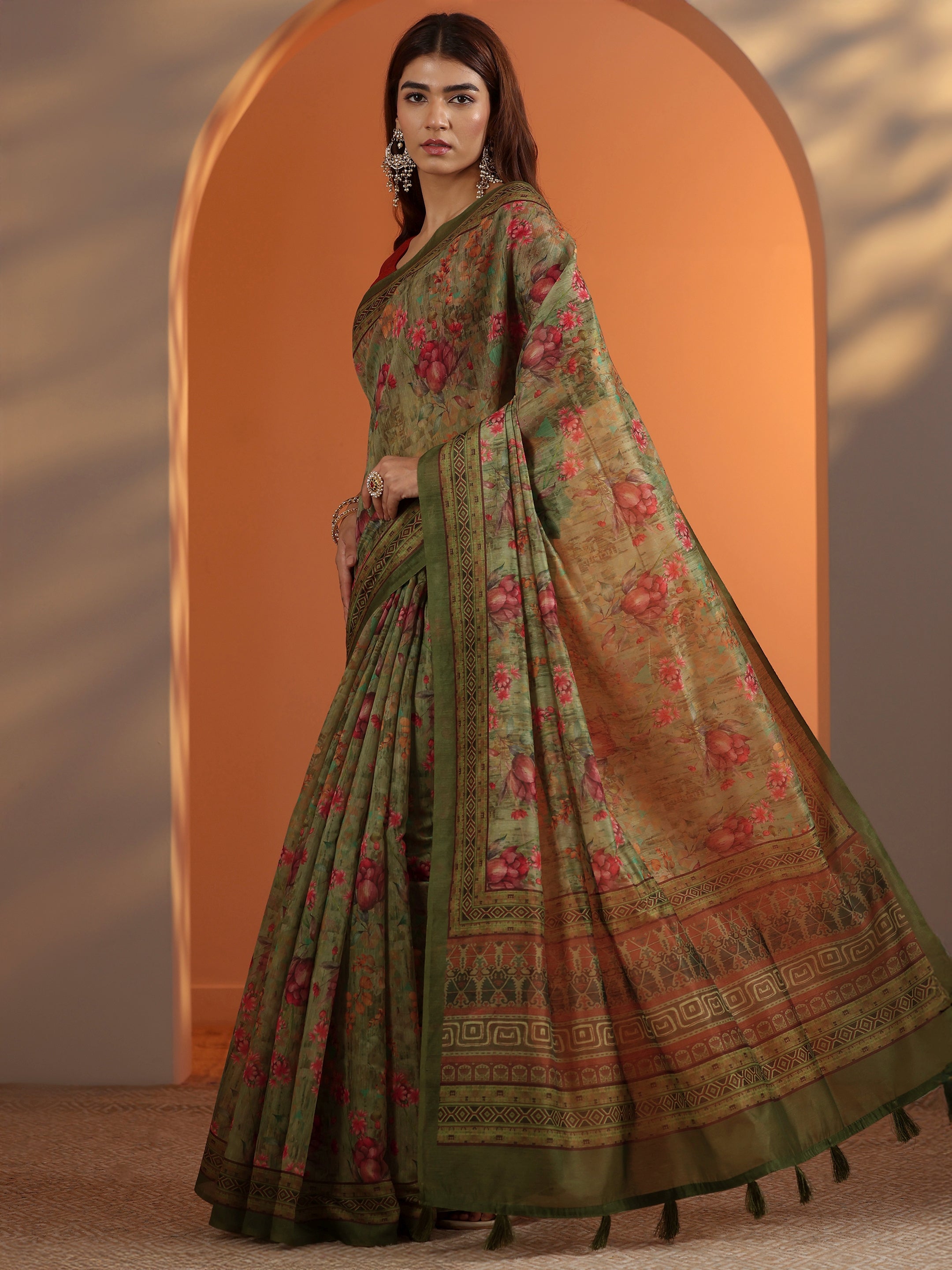 Green Printed Silk Blend Saree With Unstitched Blouse Piece