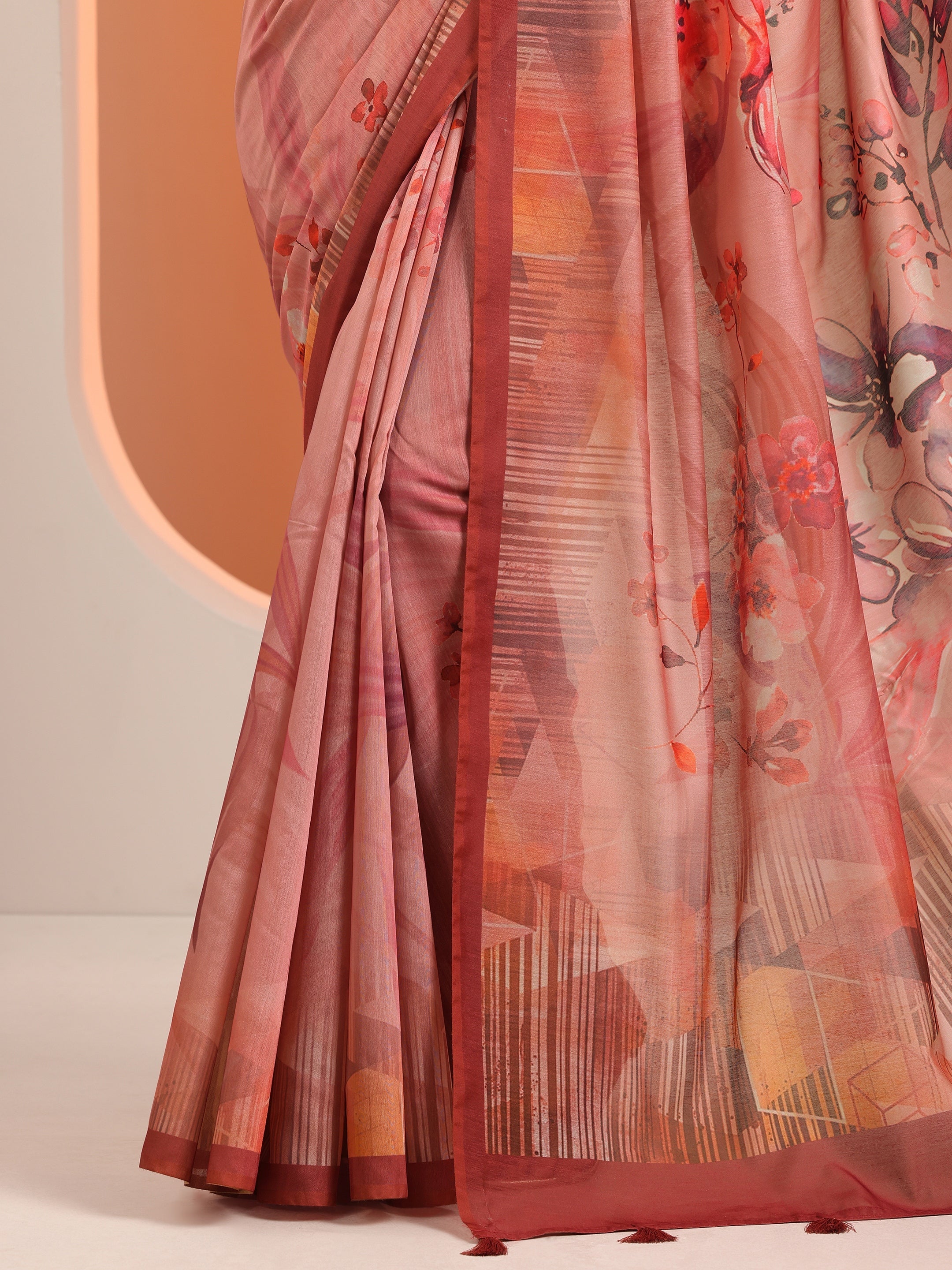 Peach Printed Silk Blend Saree With Unstitched Blouse Piece