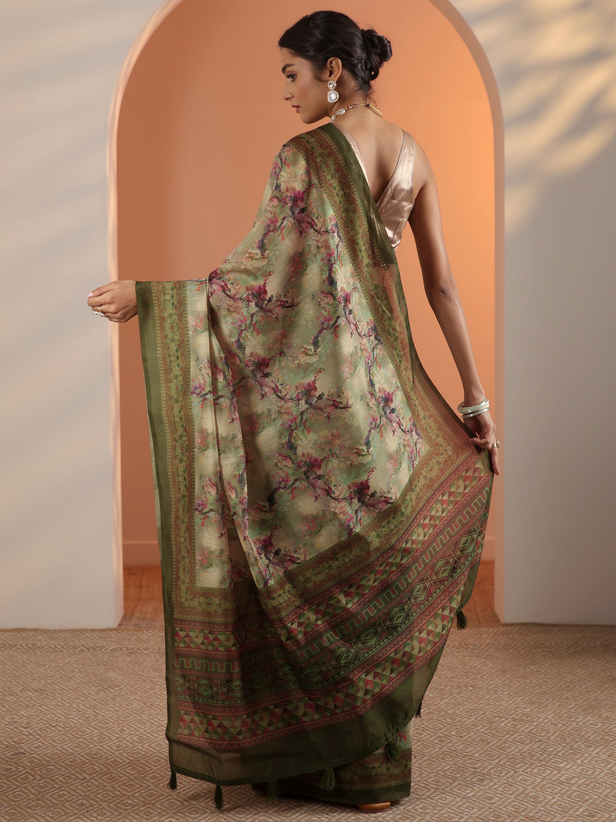 Green Printed Silk Blend Saree With Unstitched Blouse Piece