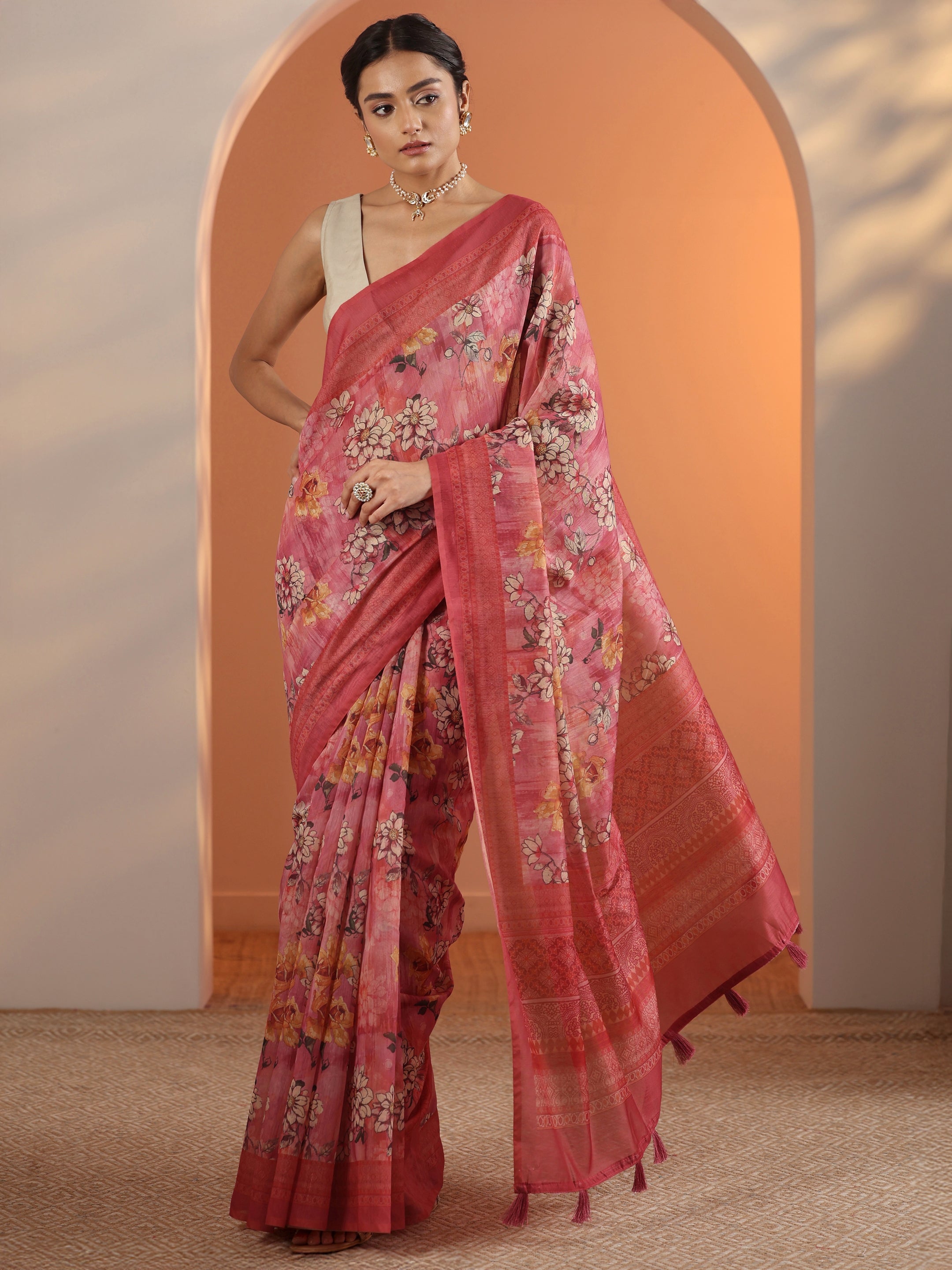 Pink Printed Silk Blend Saree With Unstitched Blouse Piece