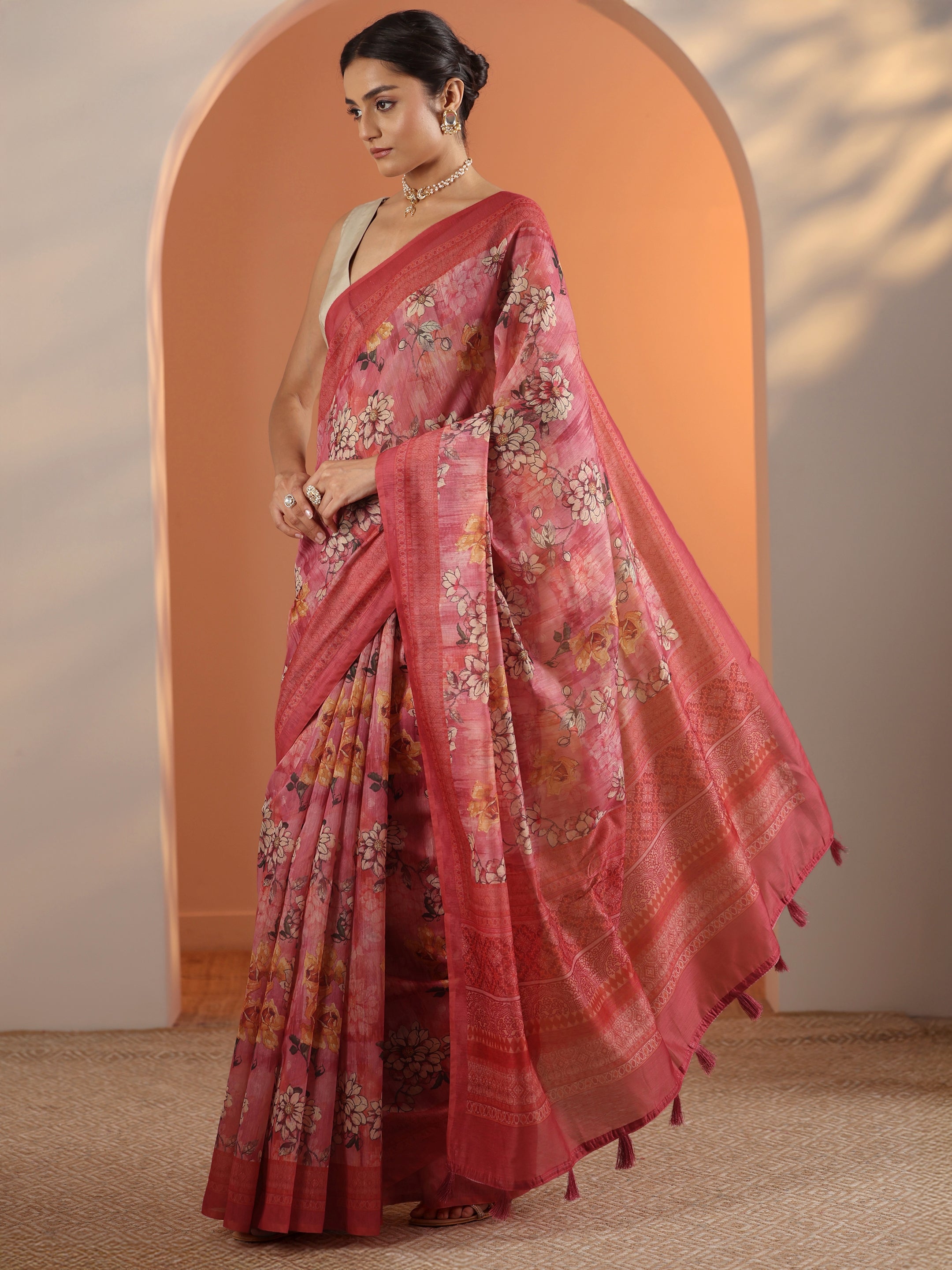 Pink Printed Silk Blend Saree With Unstitched Blouse Piece
