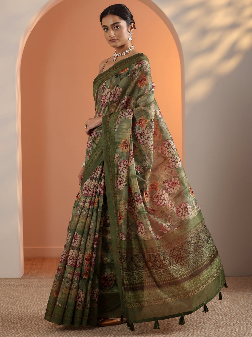 Green Printed Silk Blend Saree With Unstitched Blouse Piece