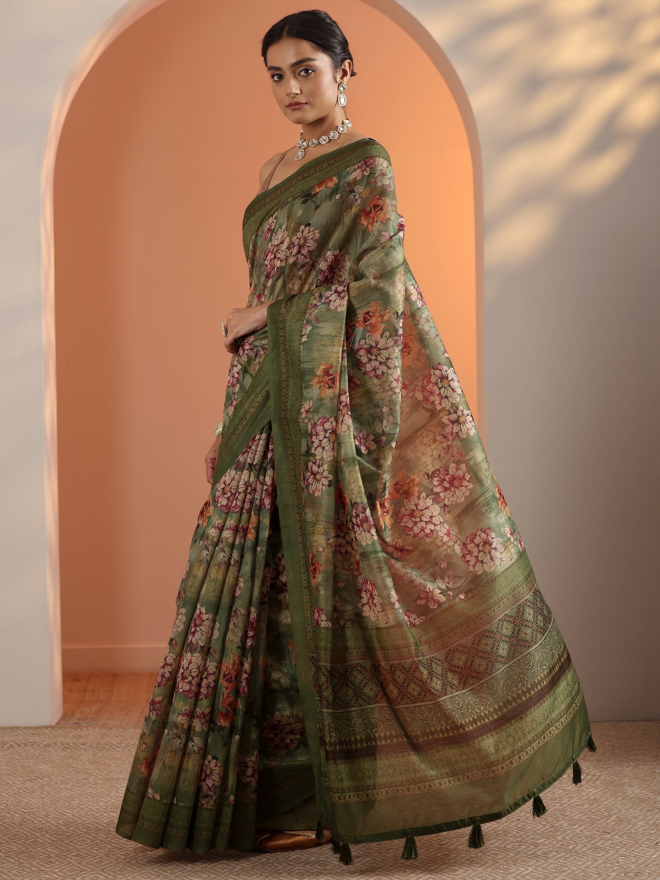 Green Printed Silk Blend Saree With Unstitched Blouse Piece