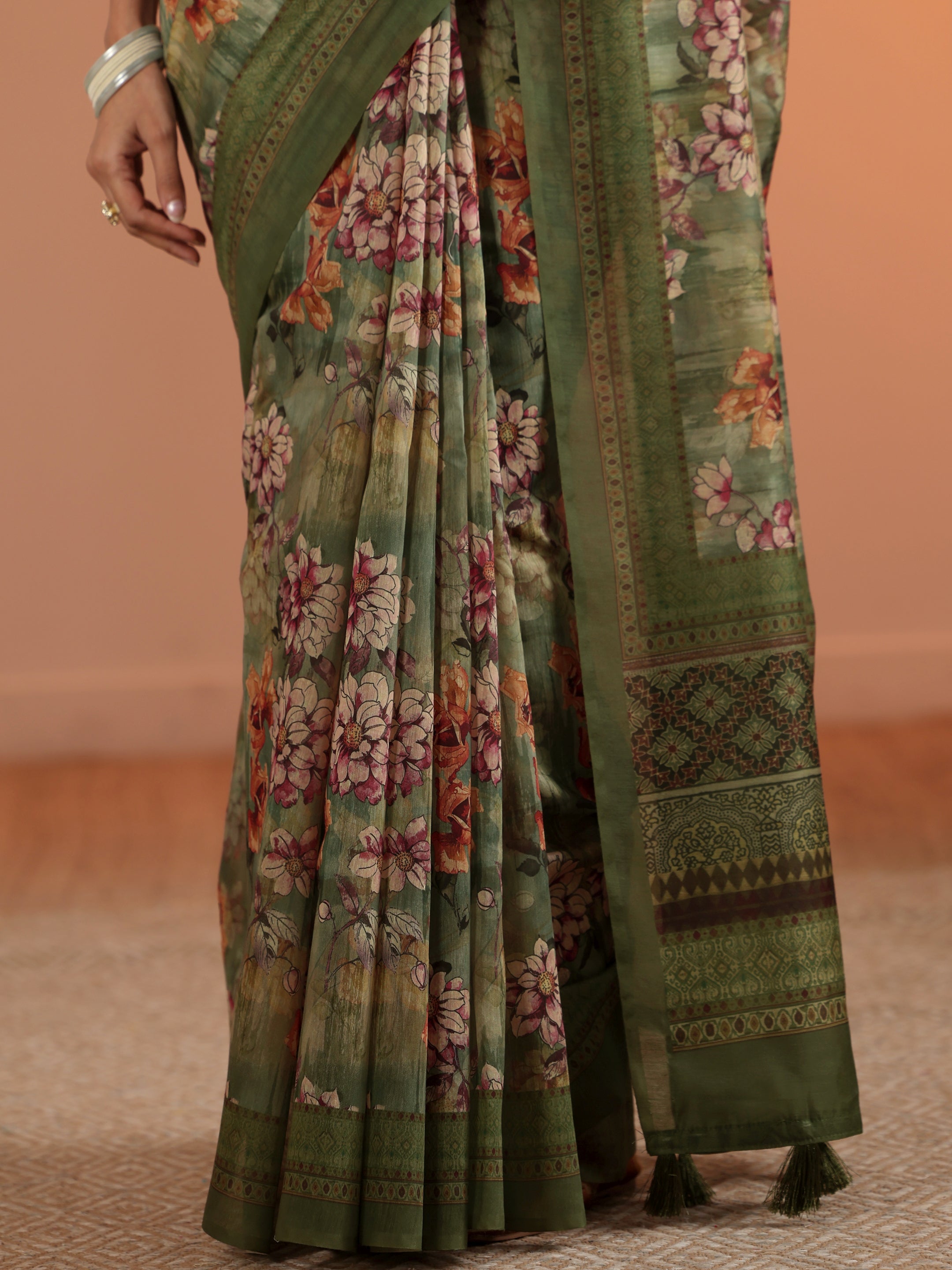 Green Printed Silk Blend Saree With Unstitched Blouse Piece