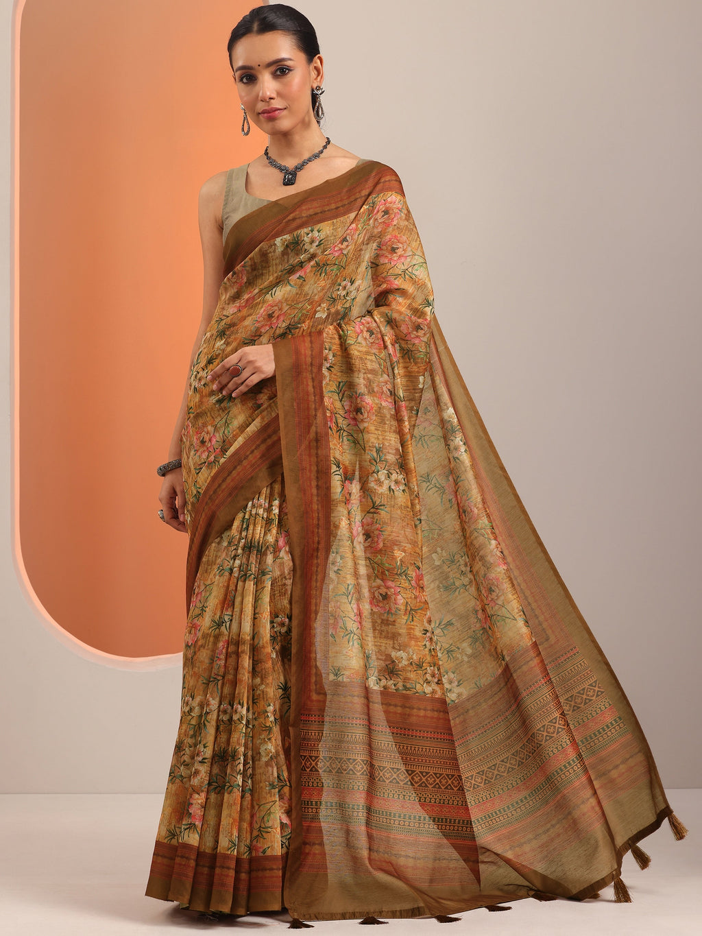 Mustard Printed Silk Blend Saree With Unstitched Blouse Piece
