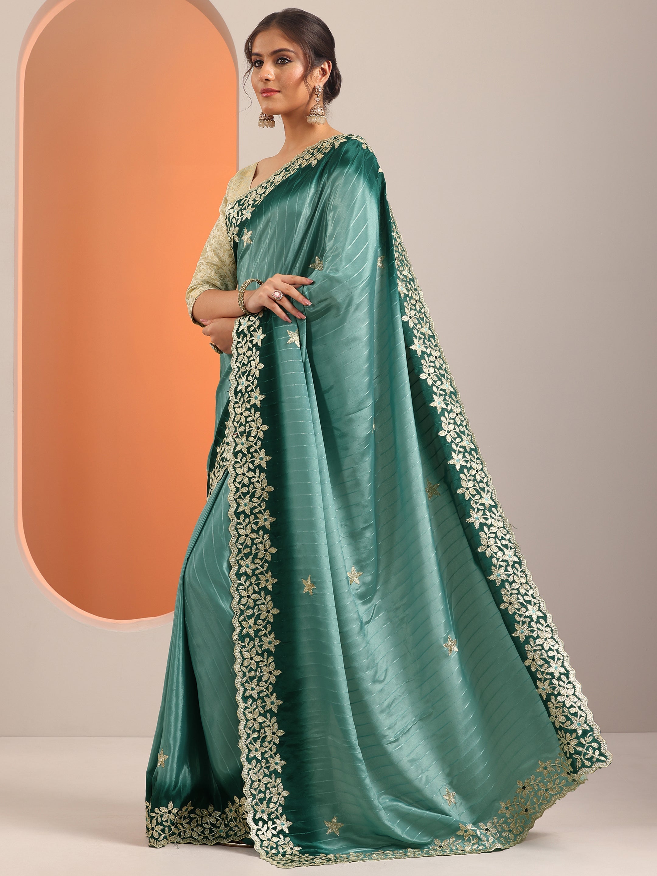 Blue Embellished Crepe Saree With Unstitched Blouse Piece
