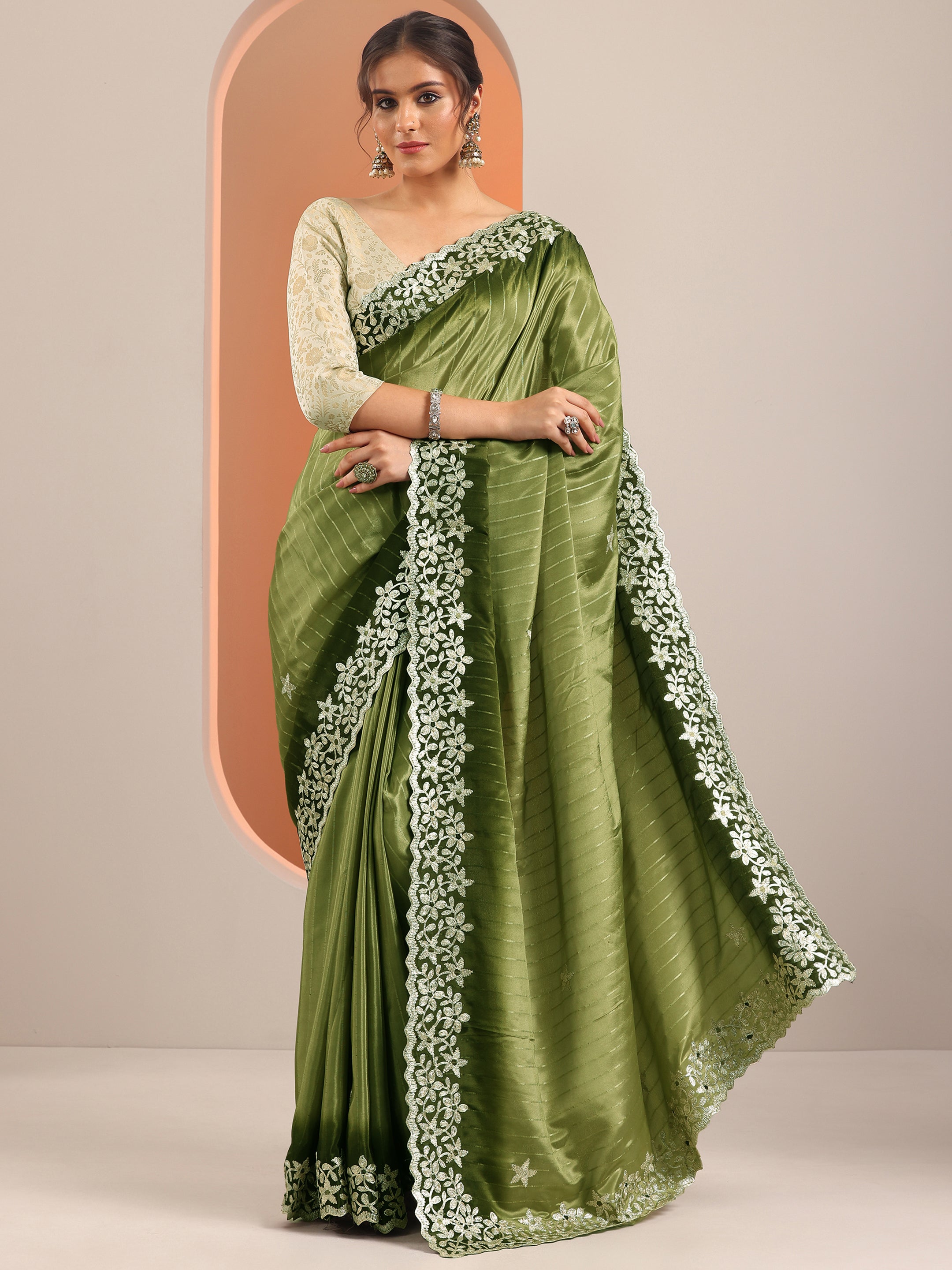 Green Embellished Crepe Saree With Unstitched Blouse Piece