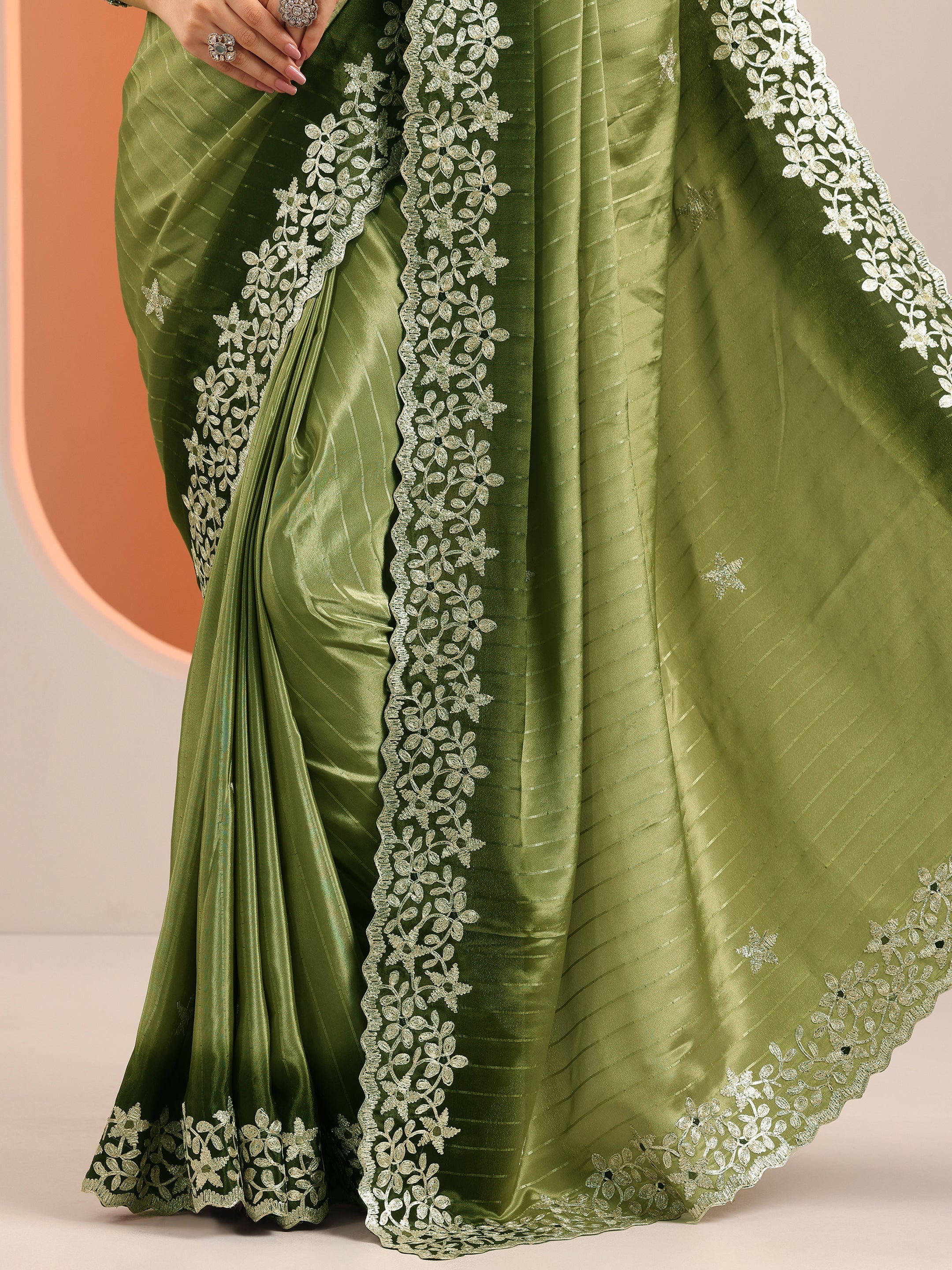 Green Embellished Crepe Saree With Unstitched Blouse Piece