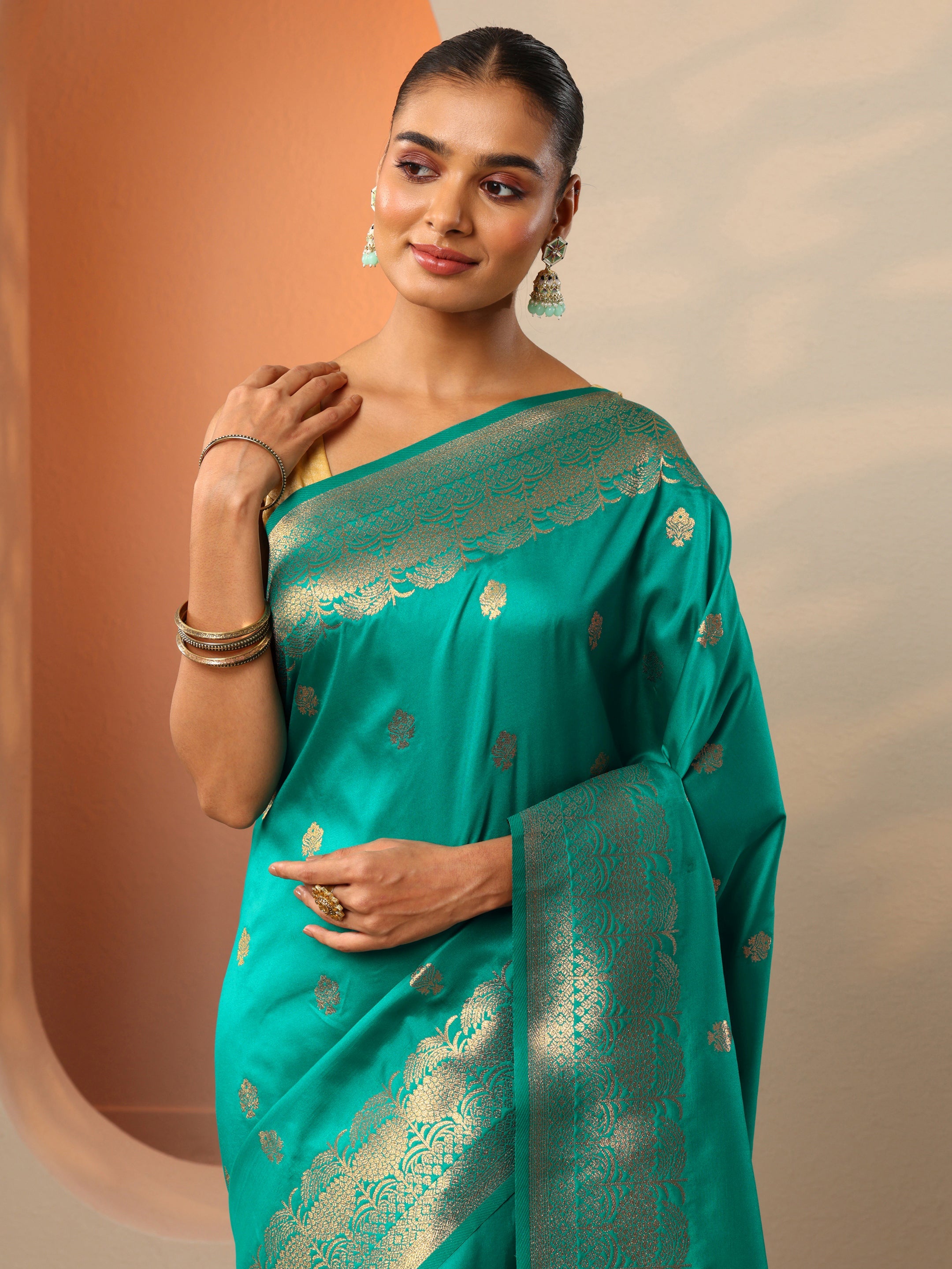 Green Woven Design Banarasi Silk Blend Saree With Unstitched Blouse Piece