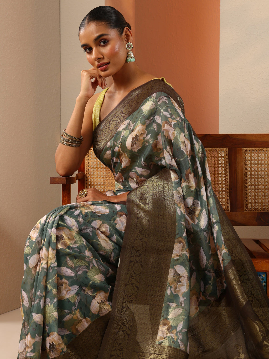 Green Printed Silk Blend Saree With Unstitched Blouse Piece