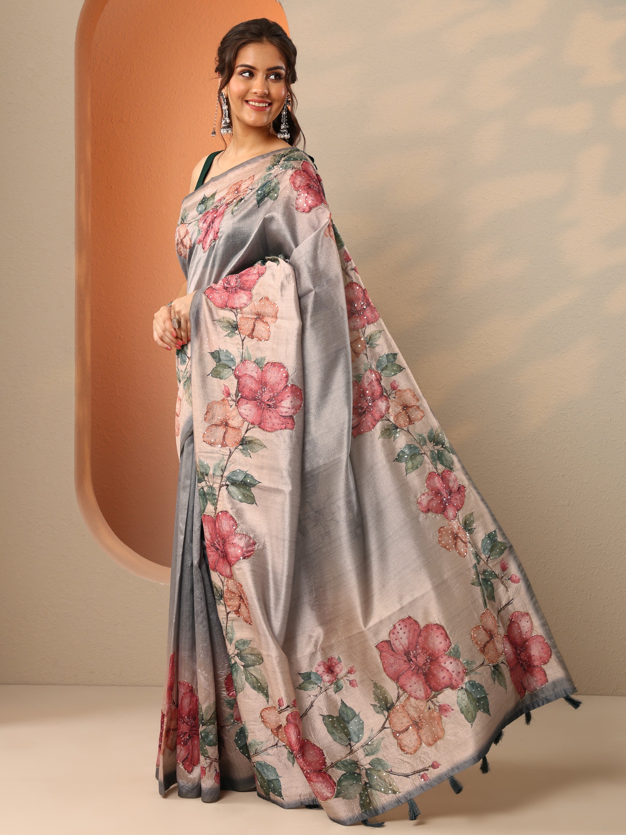 Grey Embellished Silk Blend Saree With Unstitched Blouse Piece
