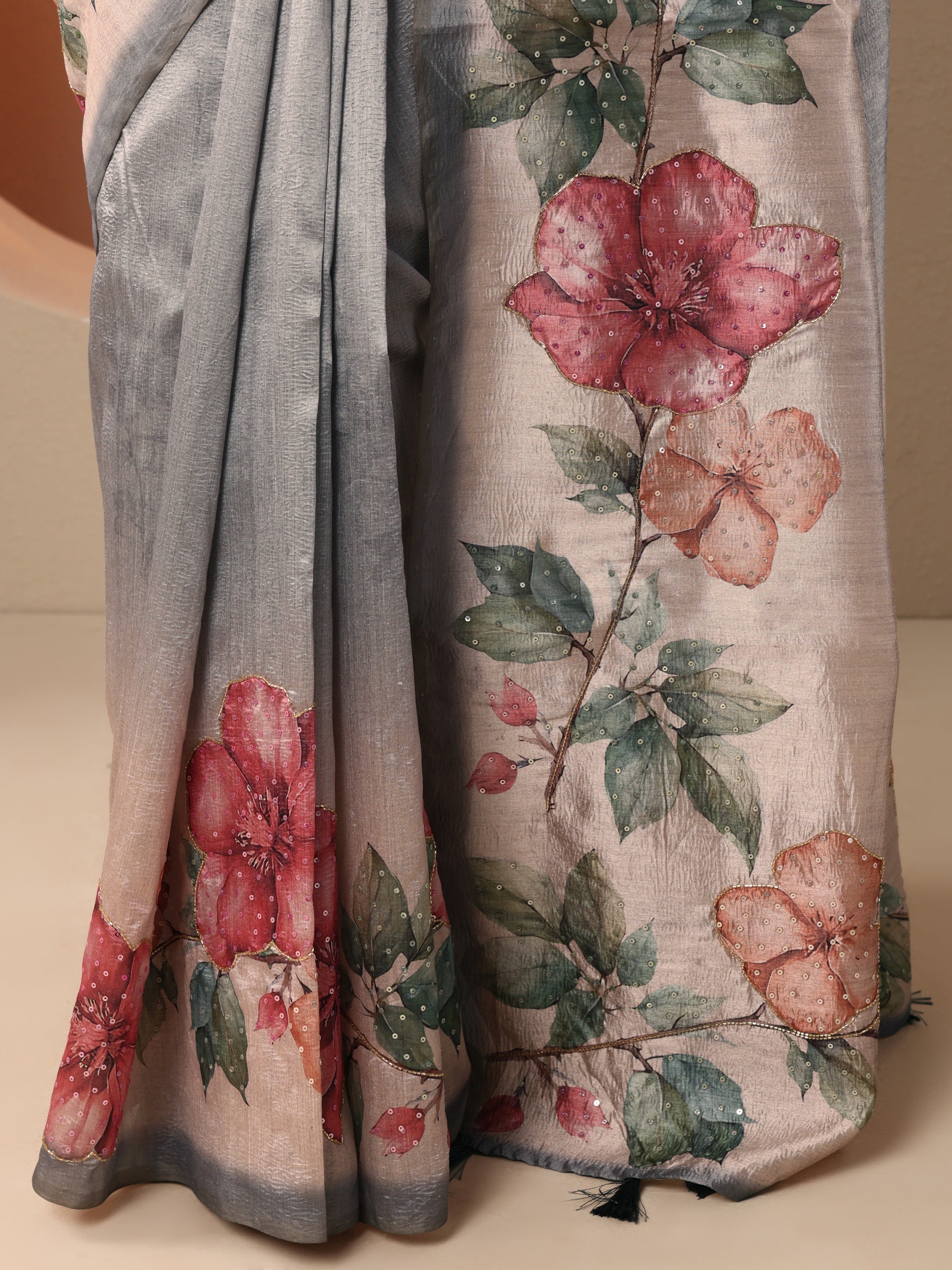 Grey Embellished Silk Blend Saree With Unstitched Blouse Piece