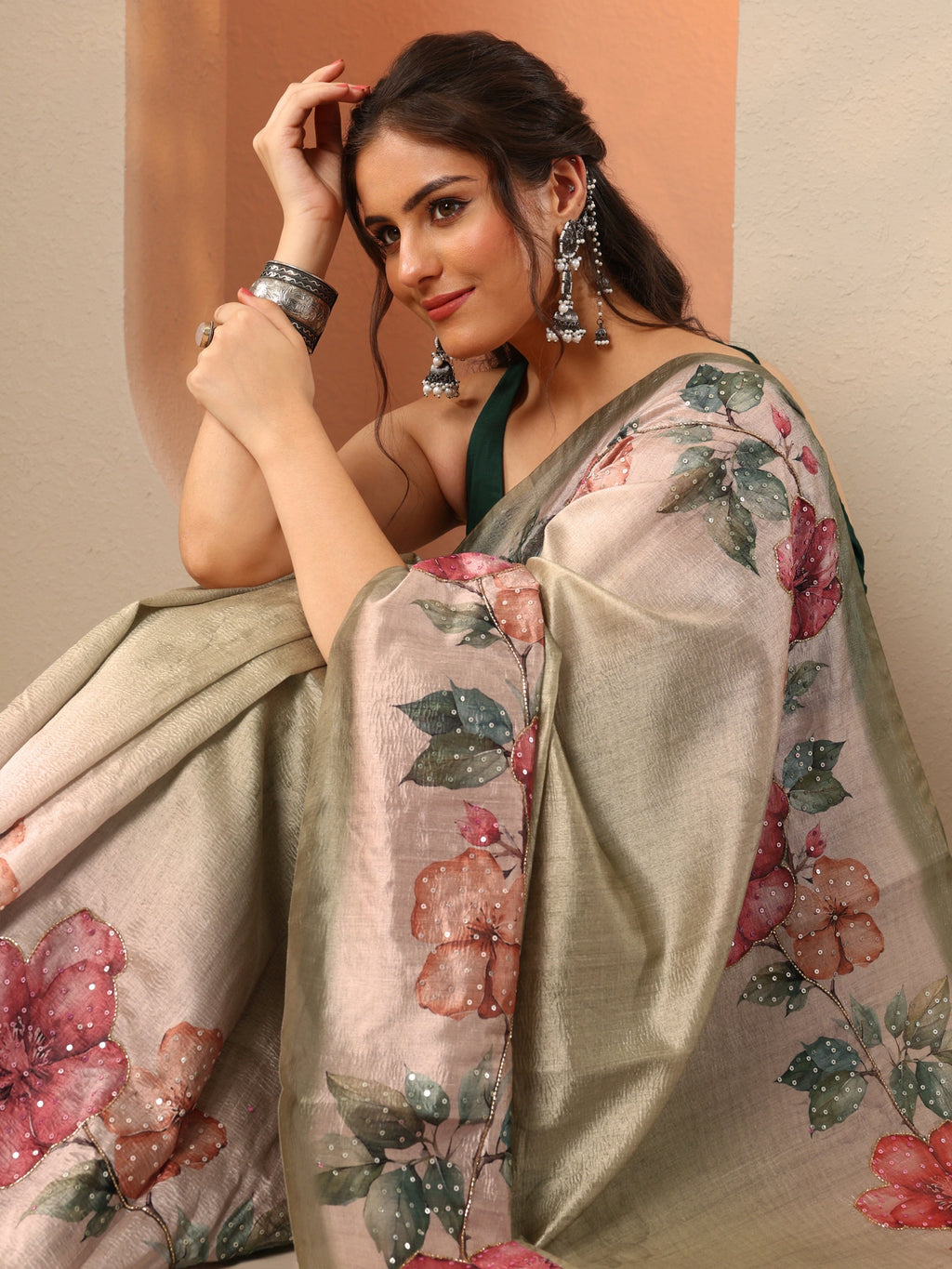 Green Embellished Silk Blend Saree With Unstitched Blouse Piece