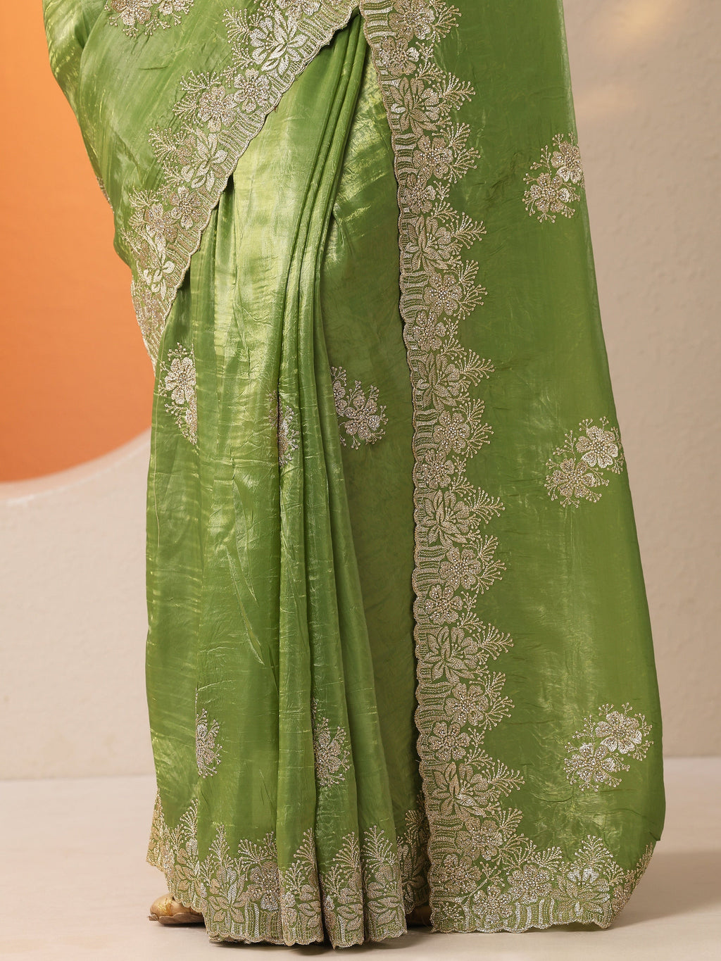 Green Embroidered Organza Saree With Unstitched Blouse Piece