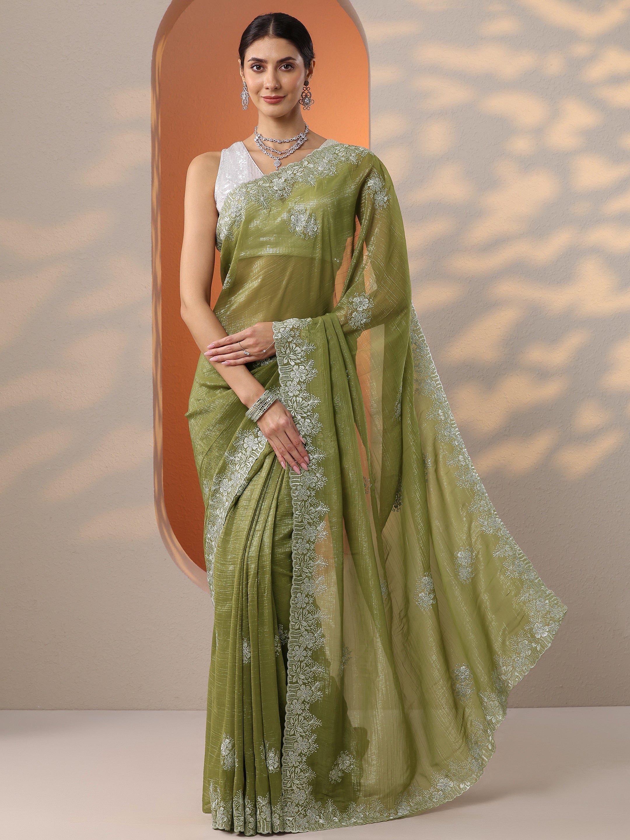 Green Embroidered Organza Saree With Unstitched Blouse Piece