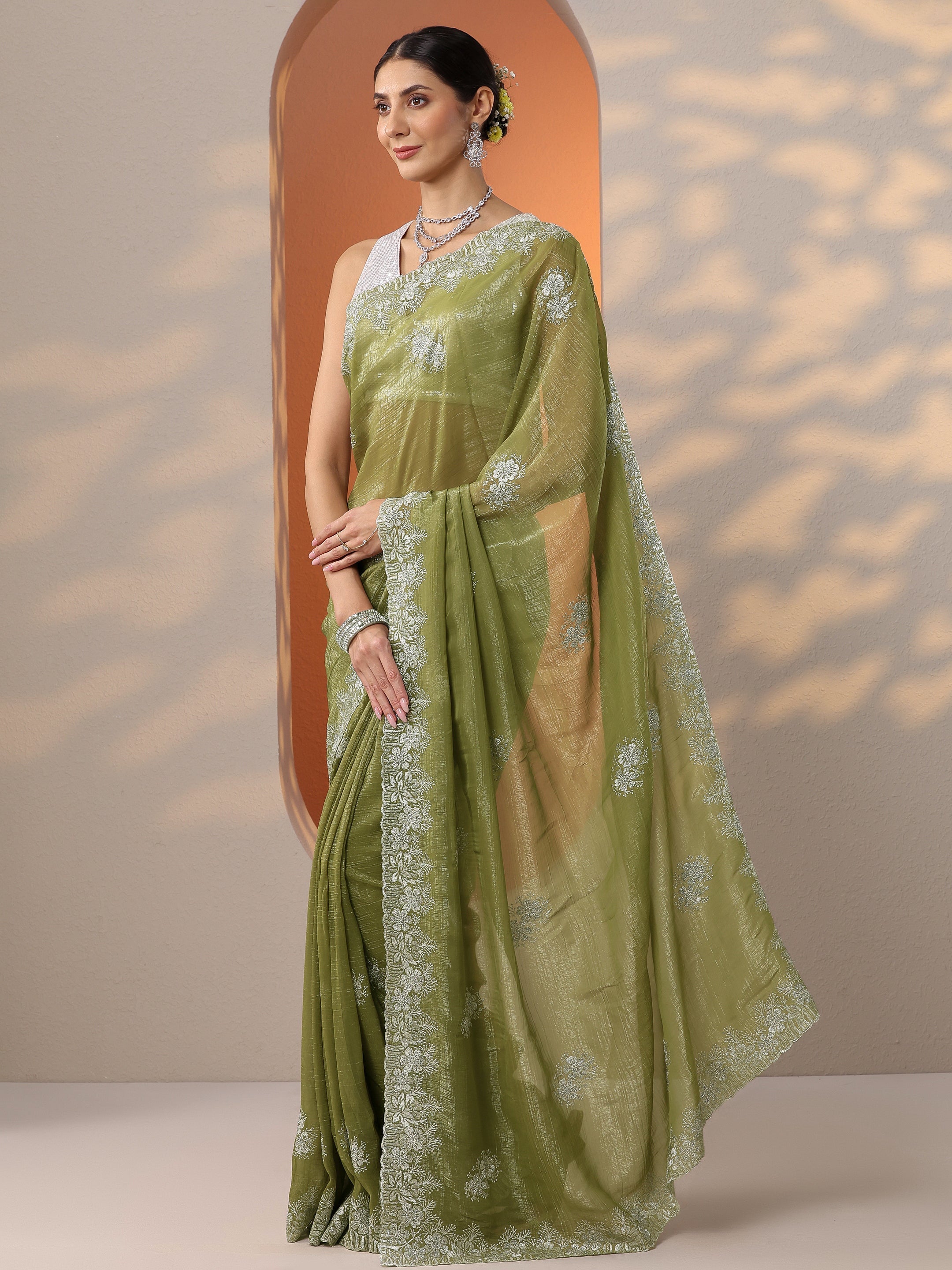 Green Embroidered Organza Saree With Unstitched Blouse Piece