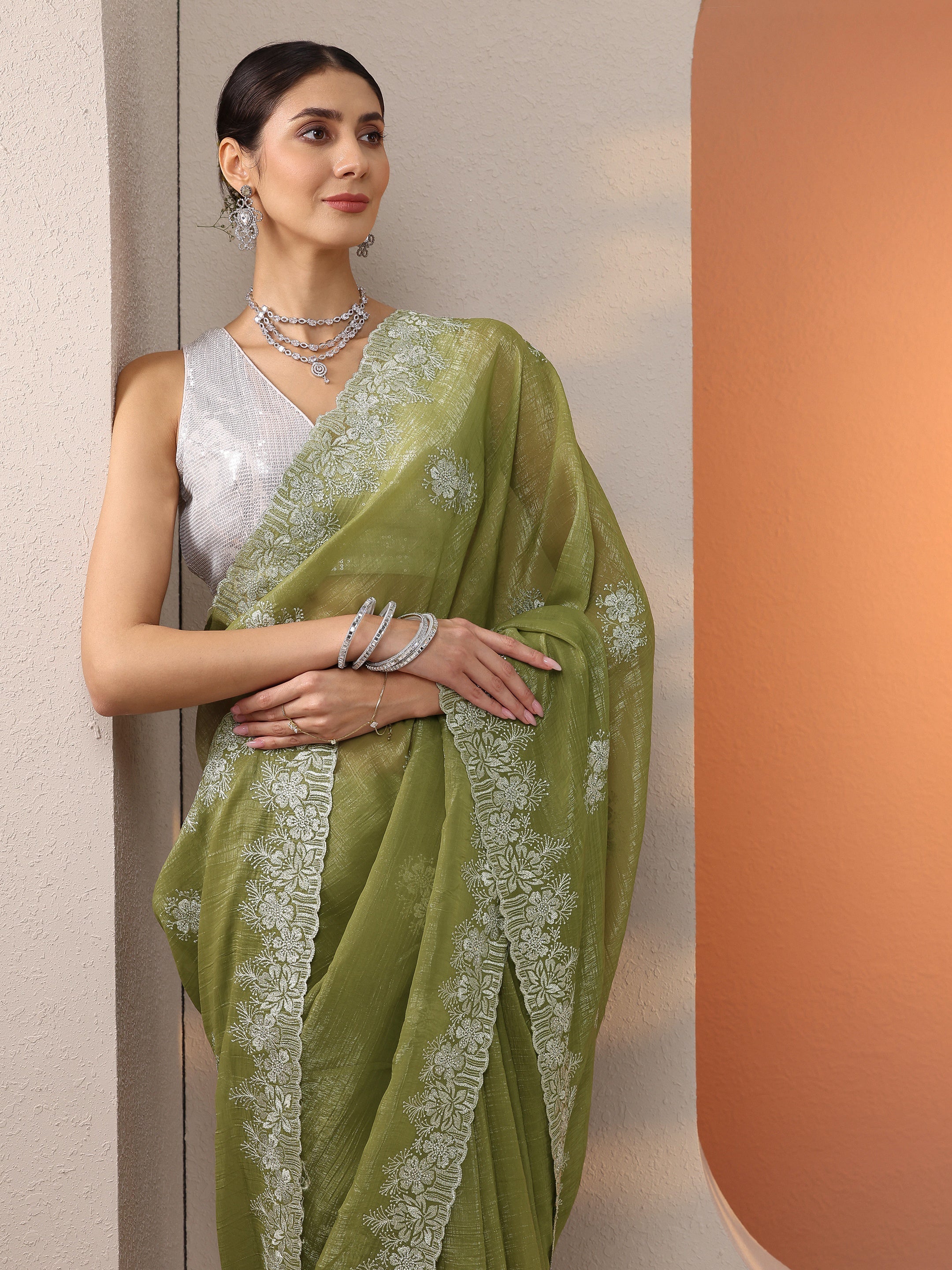 Green Embroidered Organza Saree With Unstitched Blouse Piece