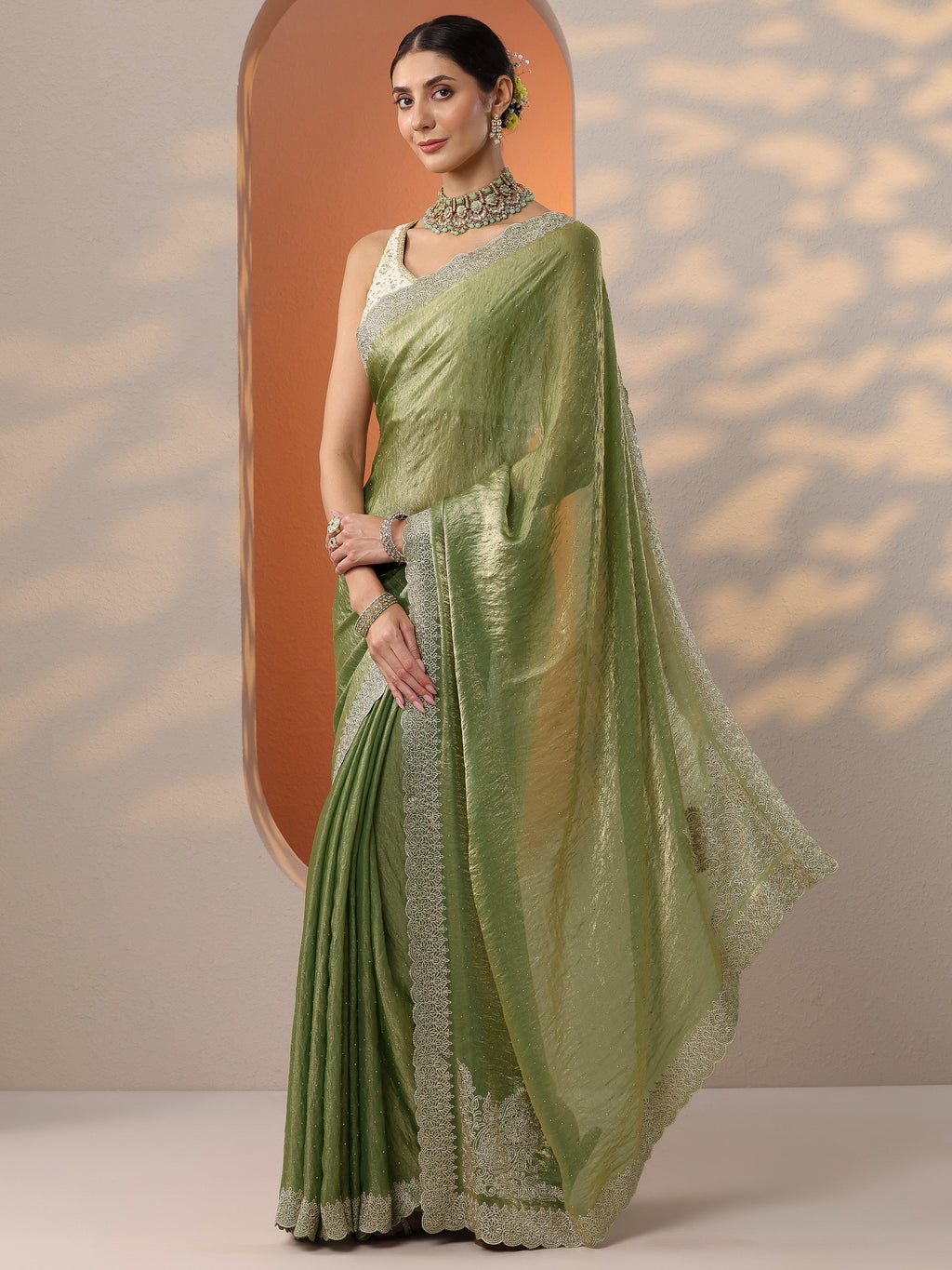 Green Embroidered Organza Saree With Unstitched Blouse Piece