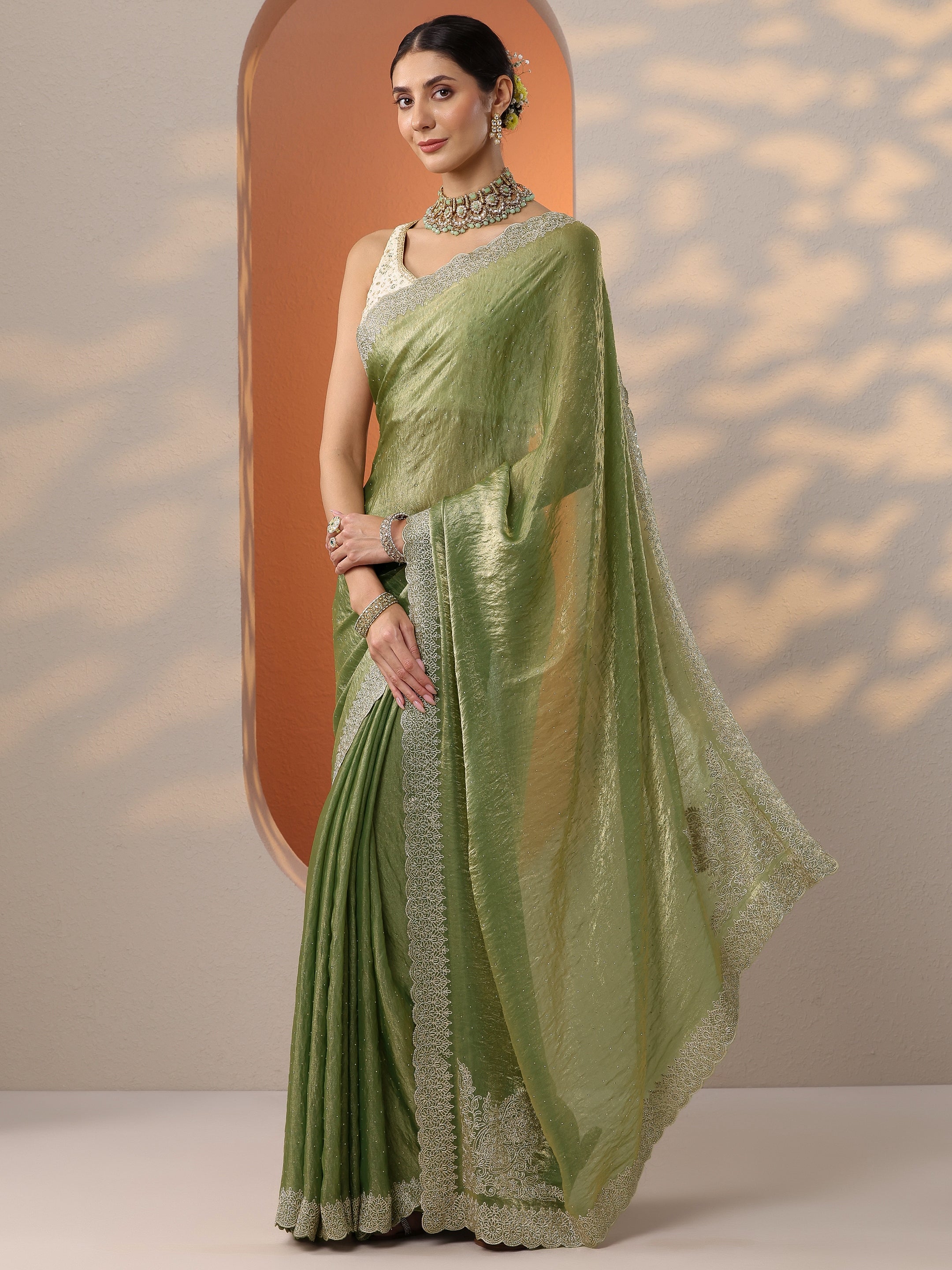 Green Embroidered Organza Saree With Unstitched Blouse Piece