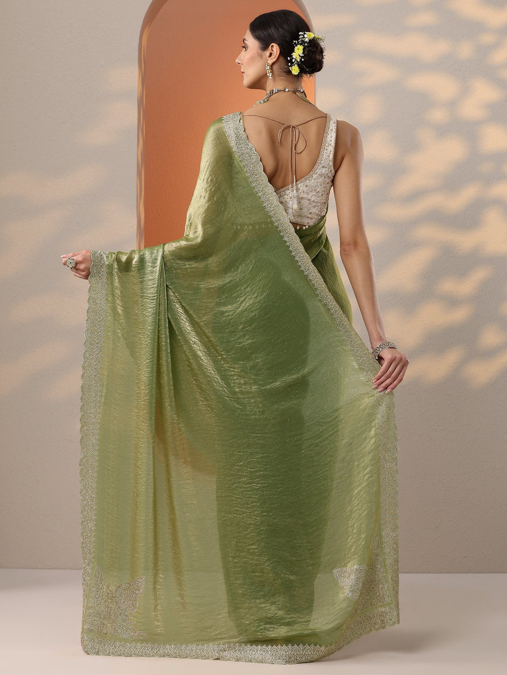 Green Embroidered Organza Saree With Unstitched Blouse Piece