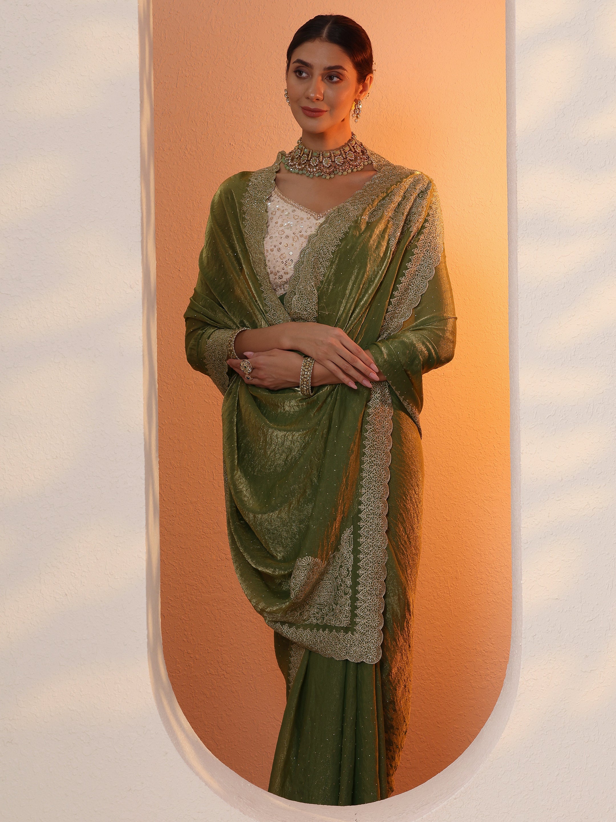 Green Embroidered Organza Saree With Unstitched Blouse Piece