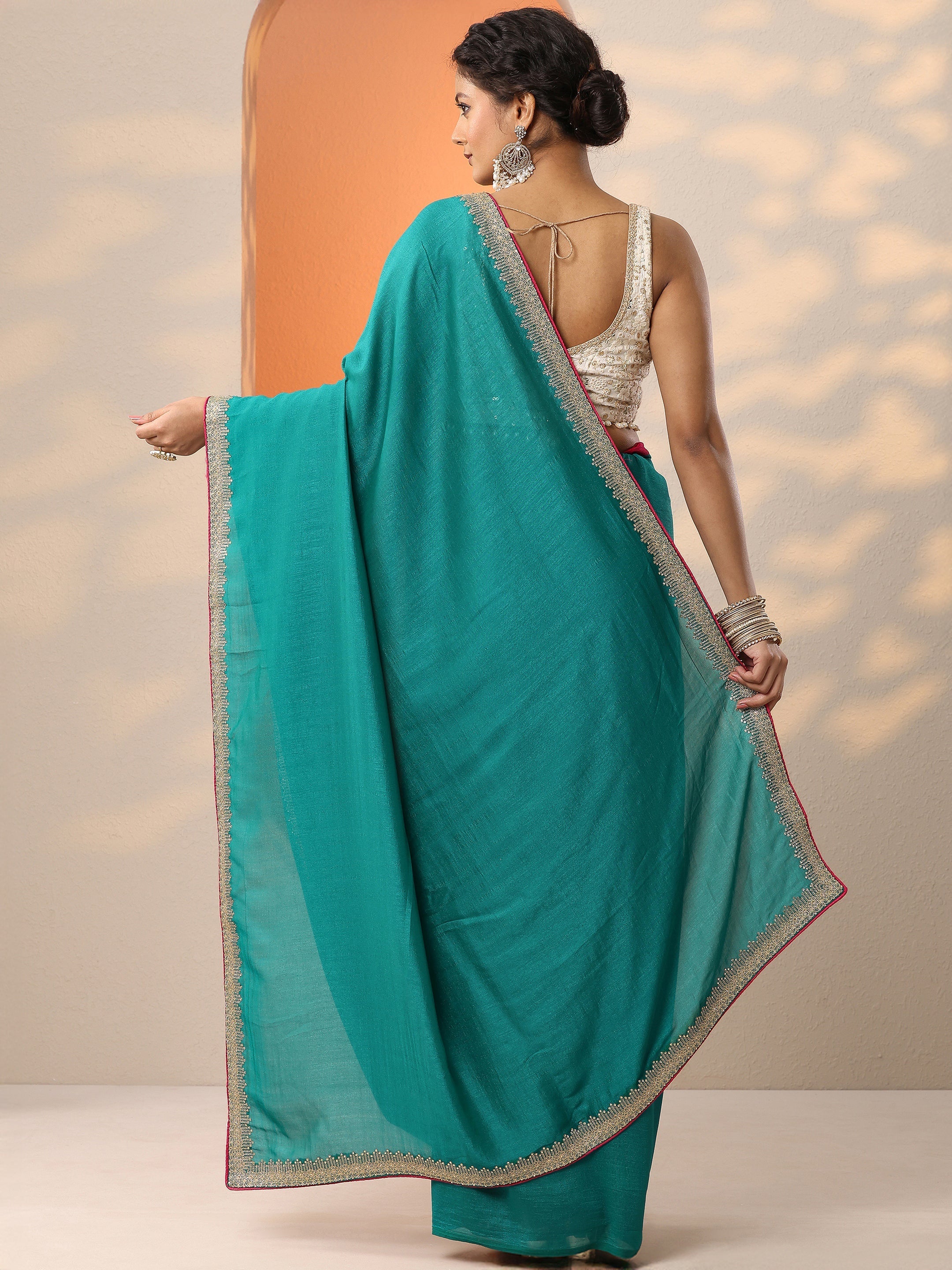 Green Solid Silk Blend Saree With Unstitched Blouse Piece