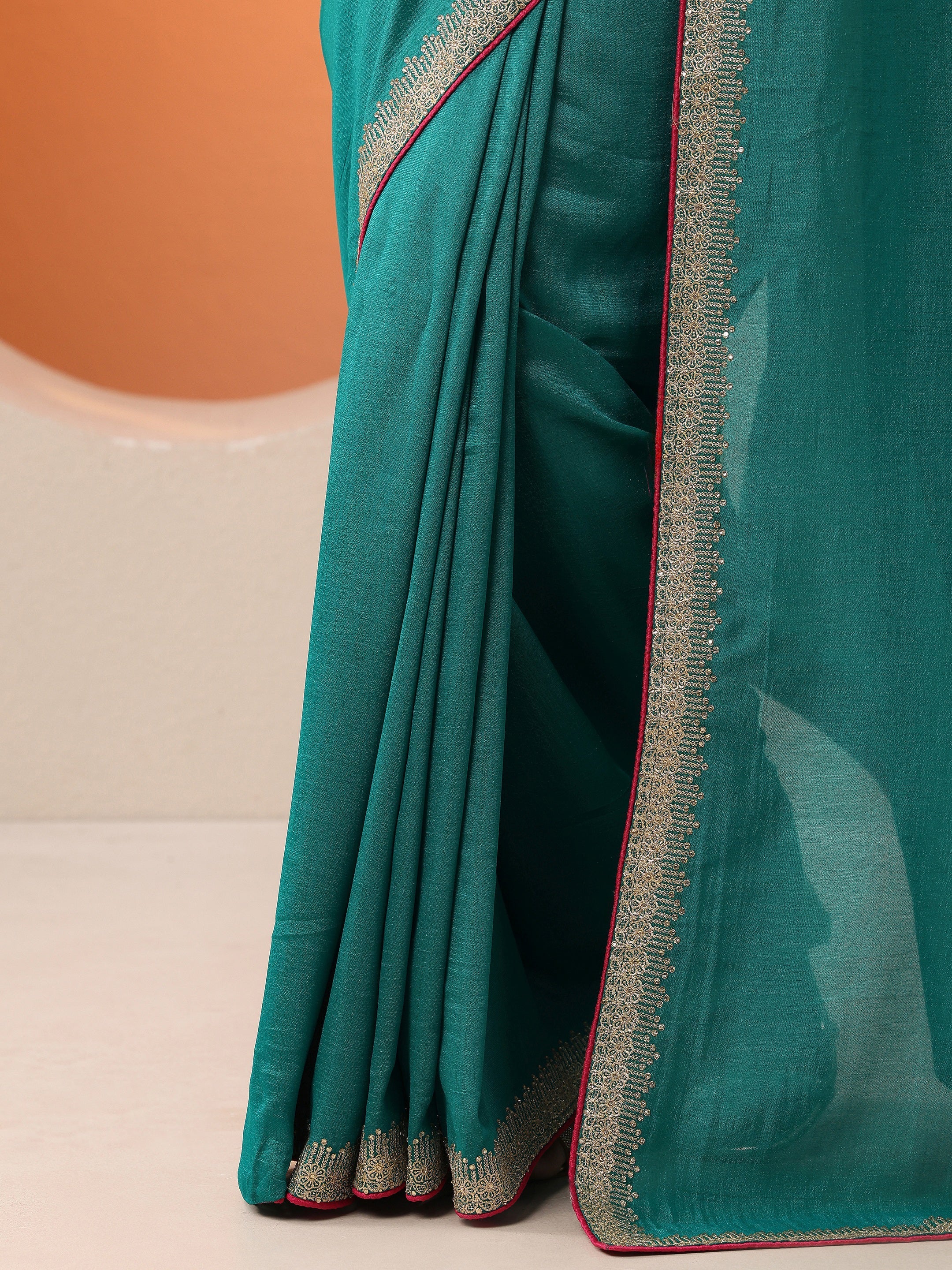 Green Solid Silk Blend Saree With Unstitched Blouse Piece