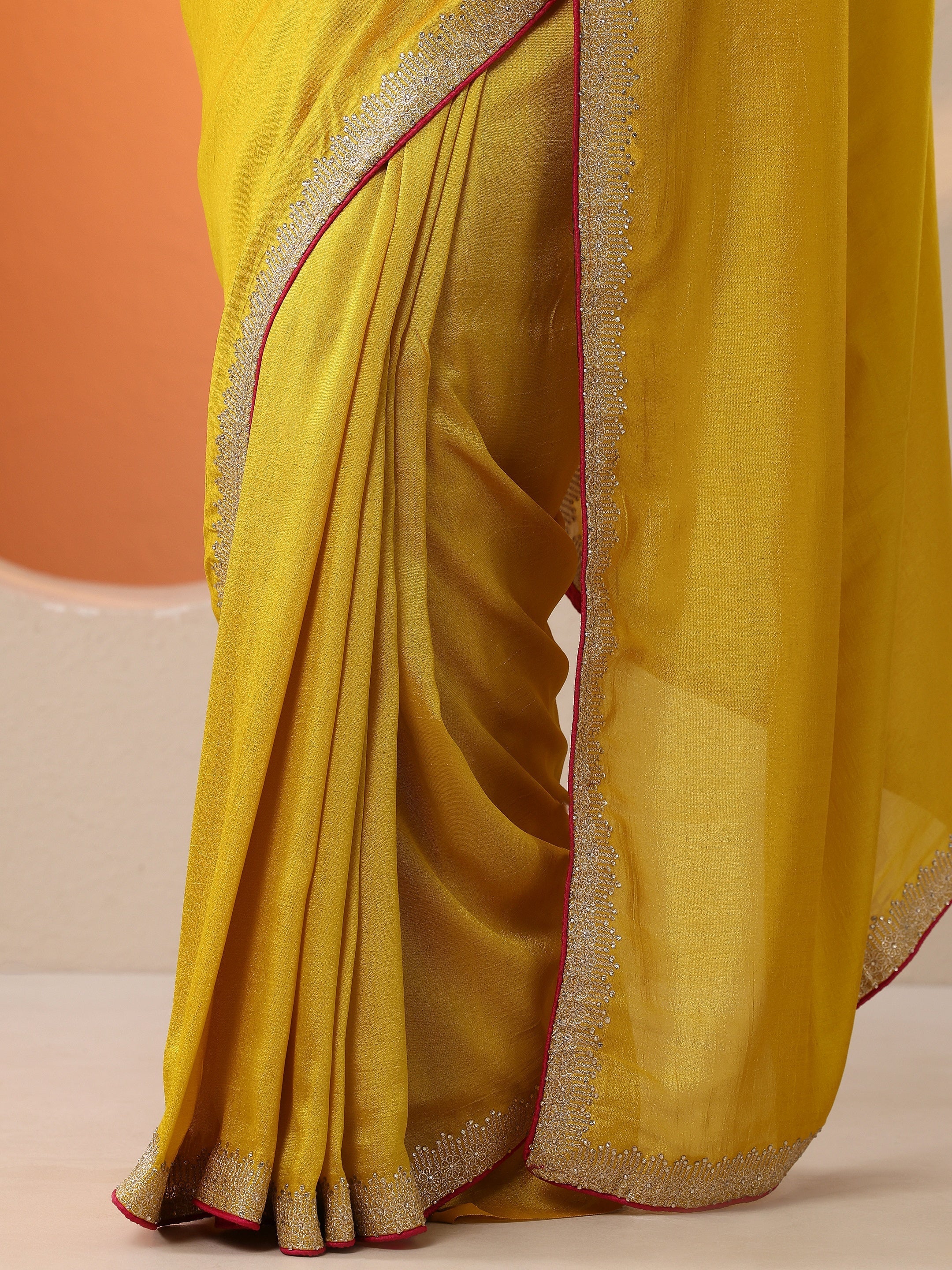 Mustard Solid Silk Blend Saree With Unstitched Blouse Piece