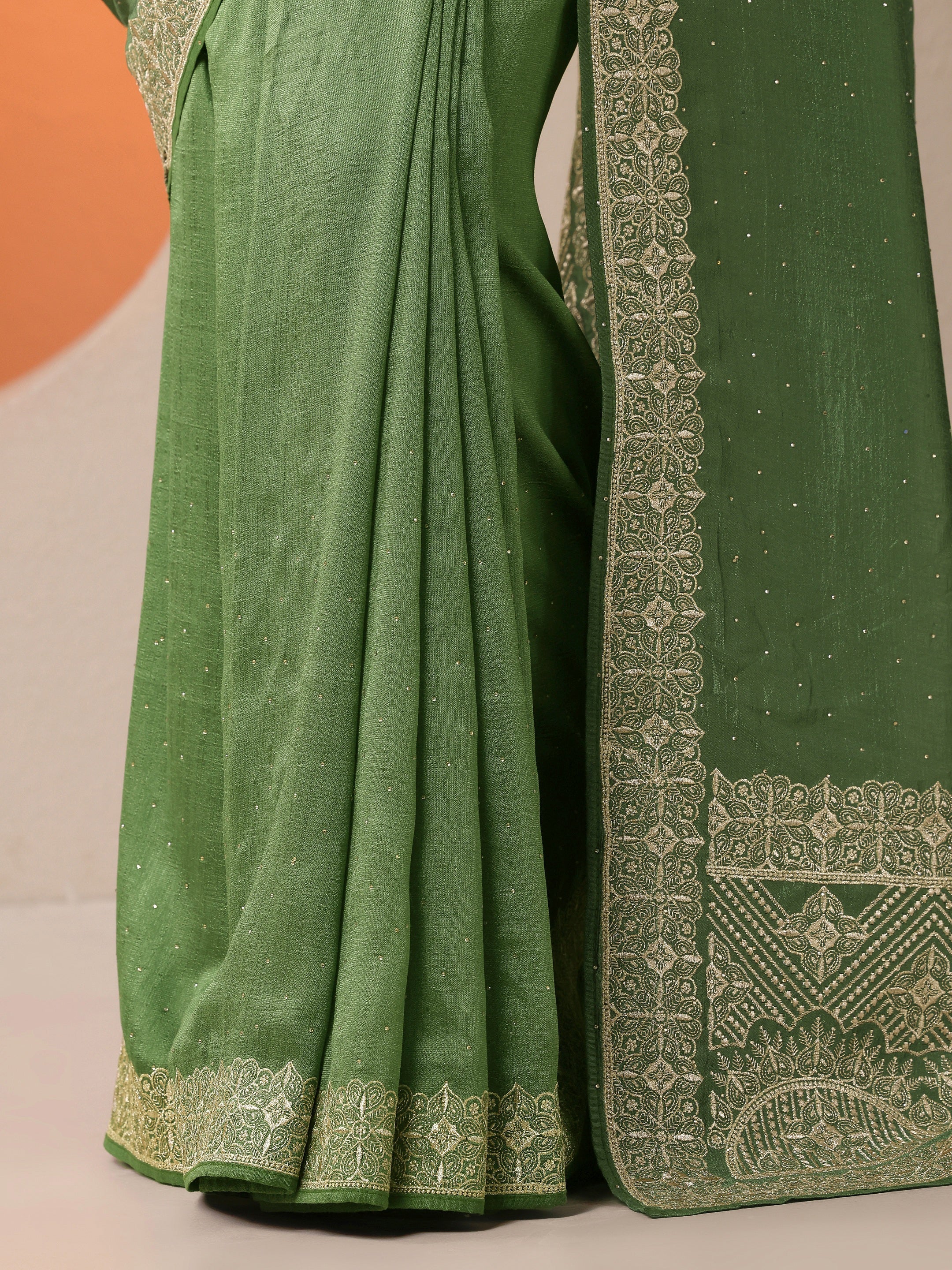 Green Embellished Silk Blend Saree With Unstitched Blouse Piece