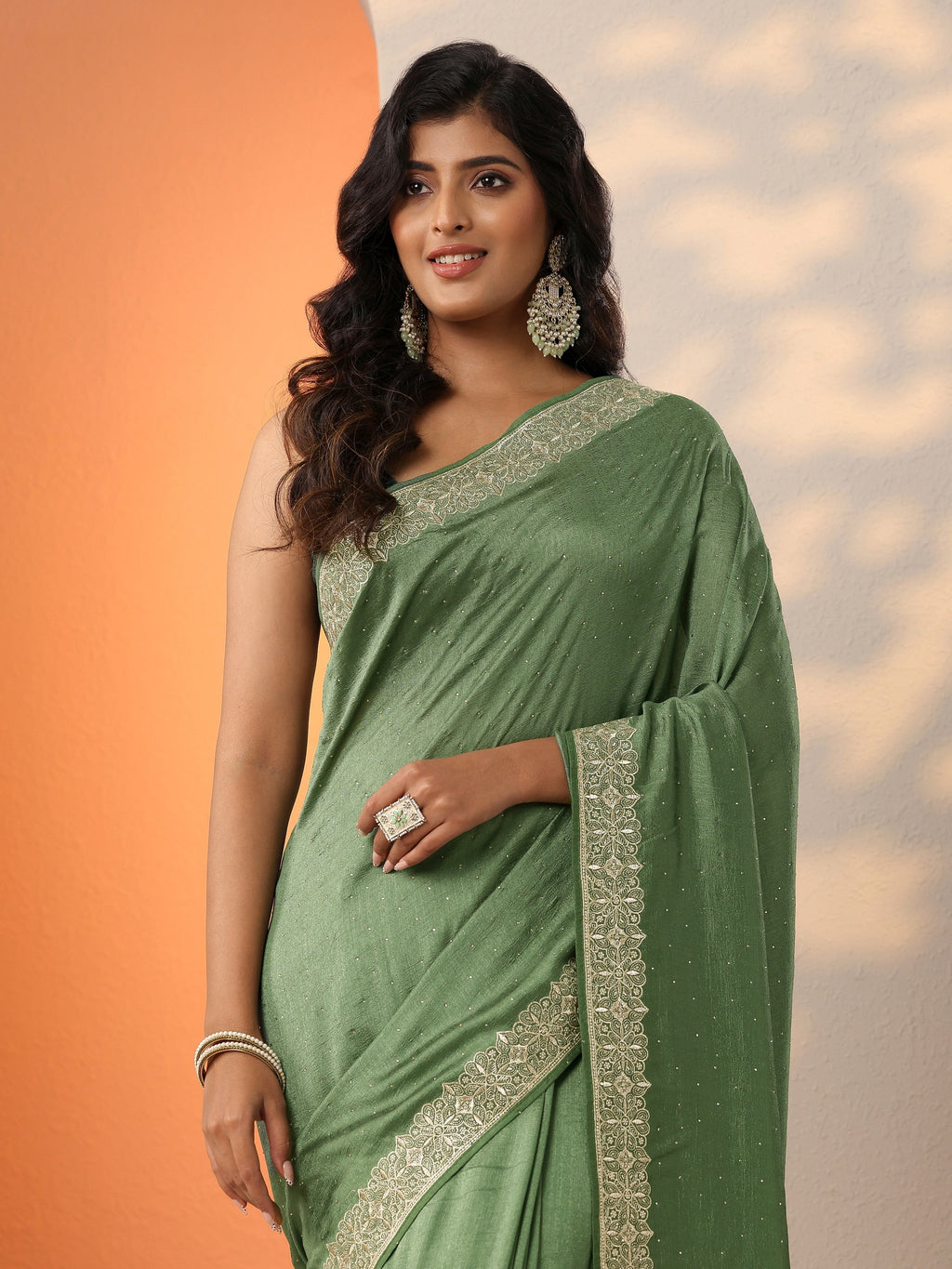 Green Embellished Silk Blend Saree With Unstitched Blouse Piece