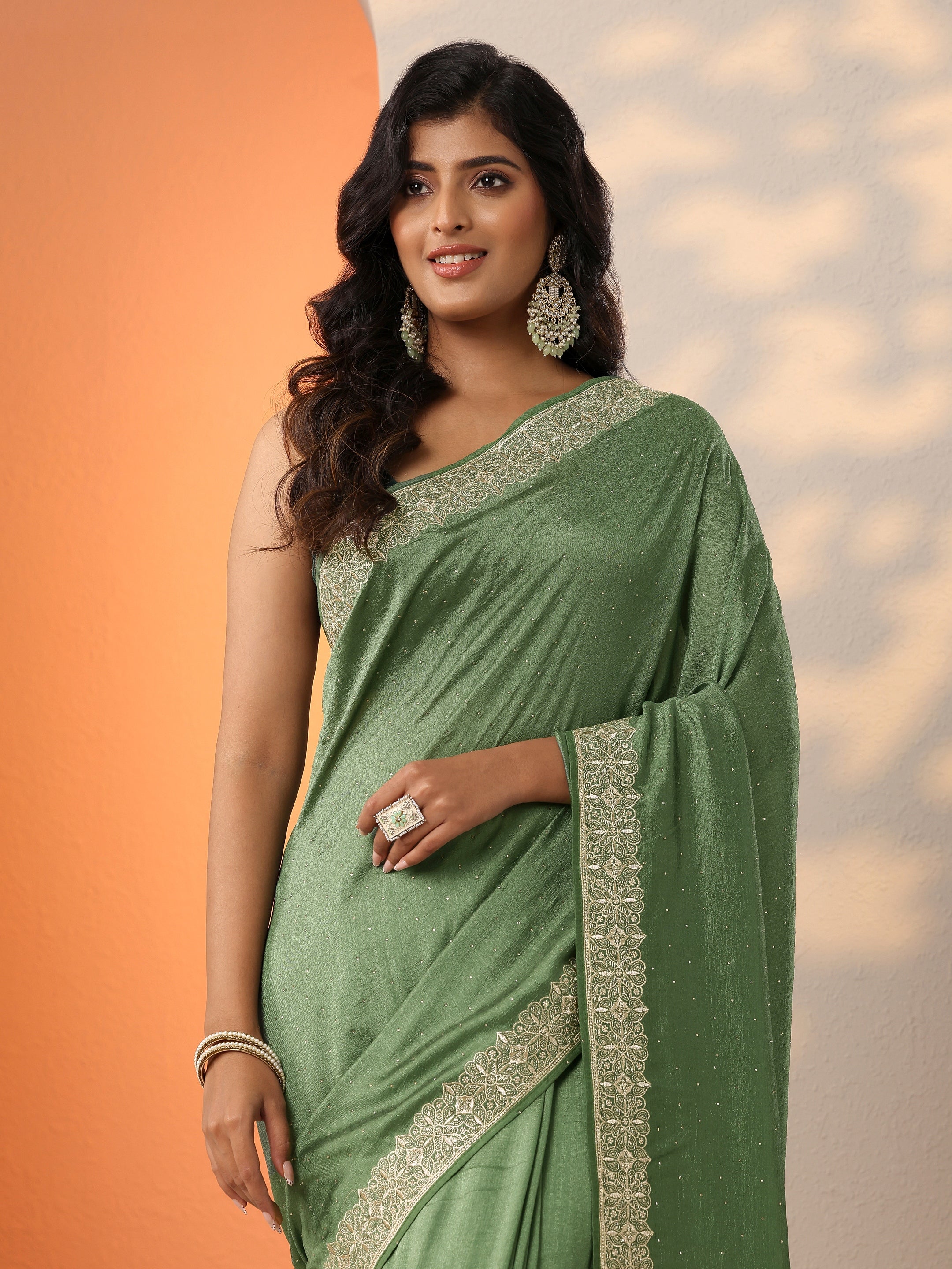 Green Embellished Silk Blend Saree With Unstitched Blouse Piece