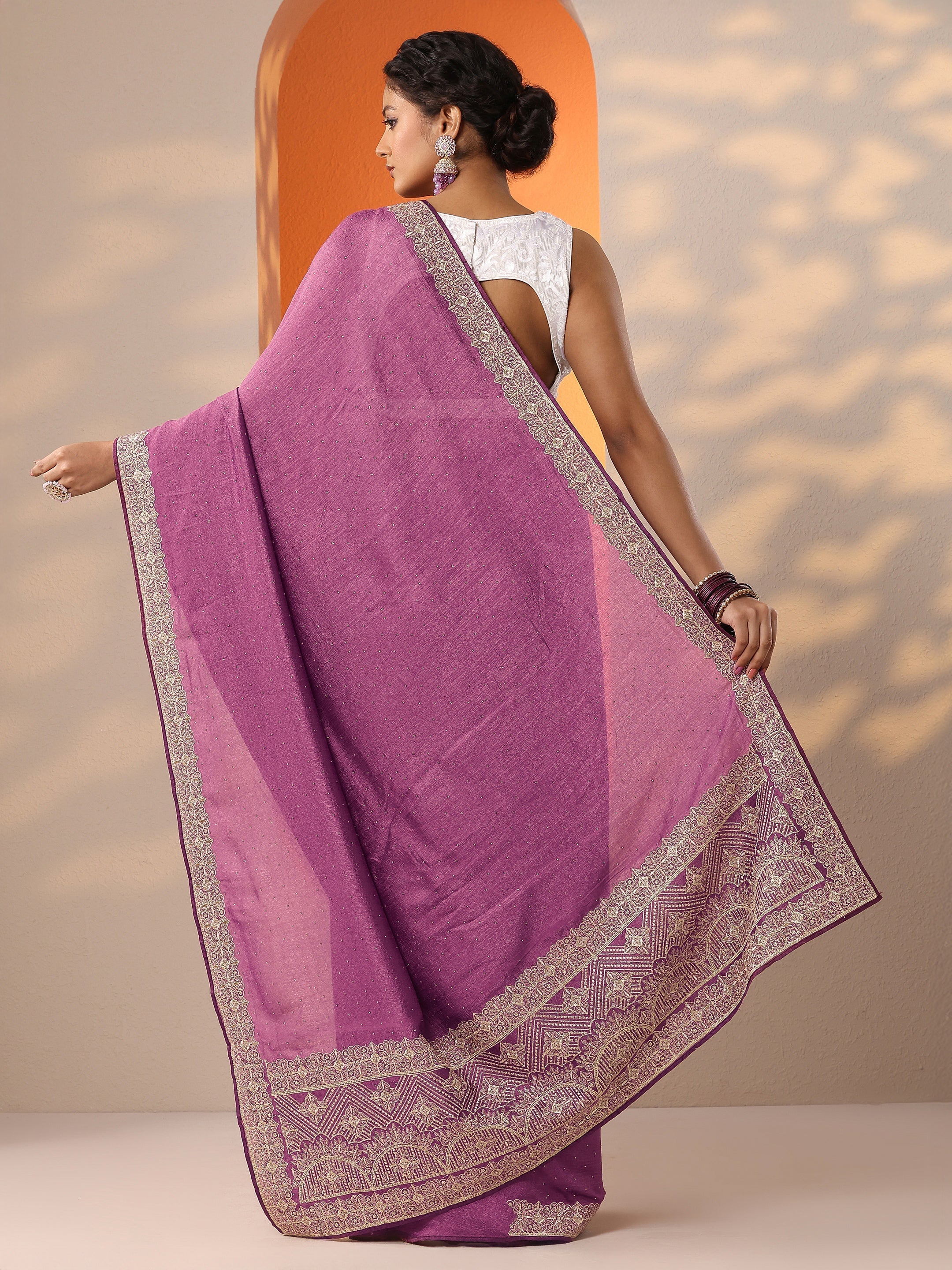 Pink Embellished Silk Blend Saree With Unstitched Blouse Piece