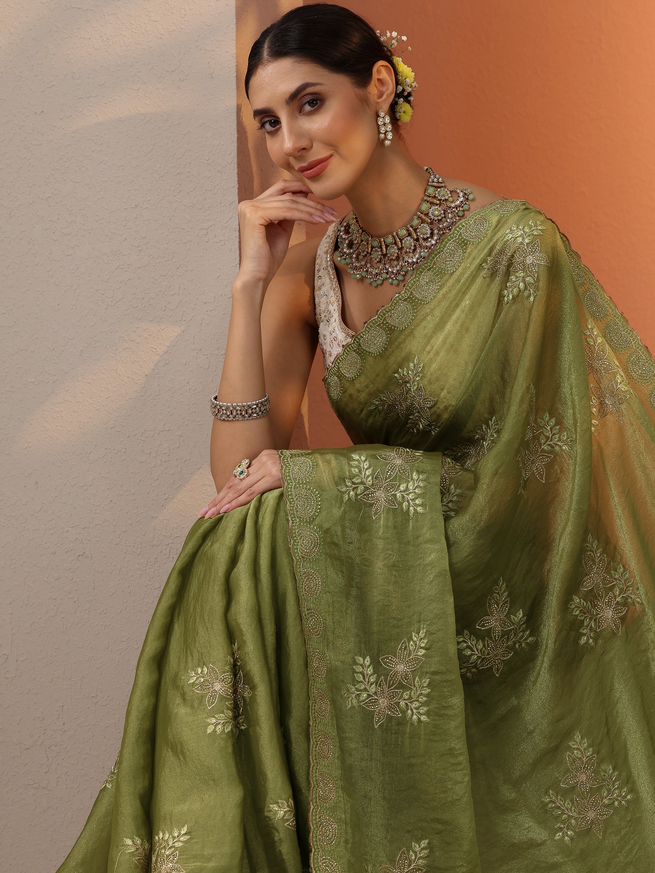 Green Embroidered Organza Saree With Unstitched Blouse Piece