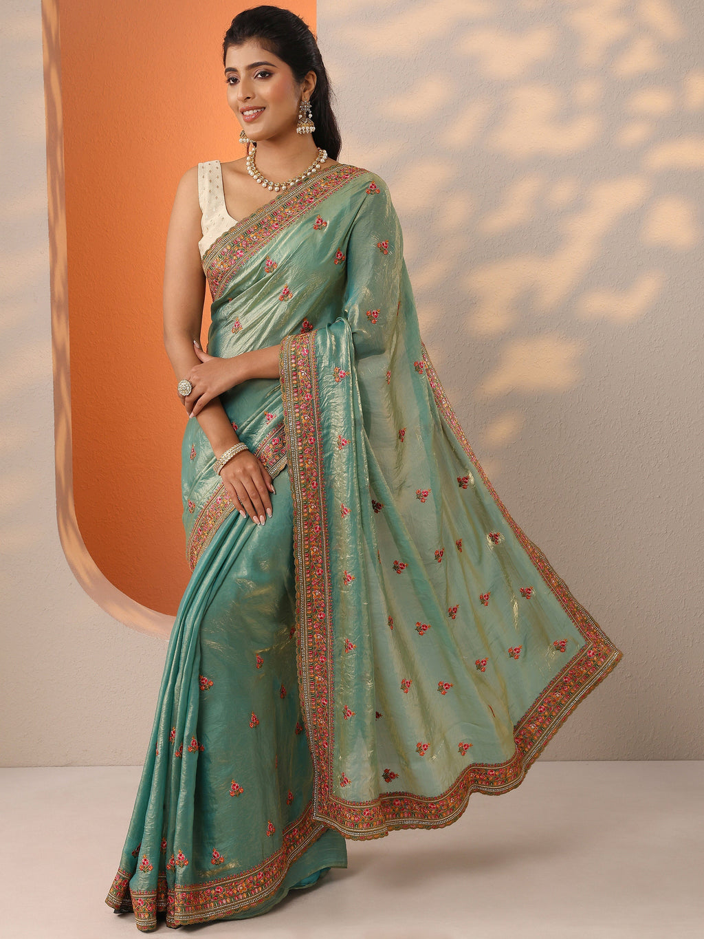 Green Embroidered Organza Saree With Unstitched Blouse Piece